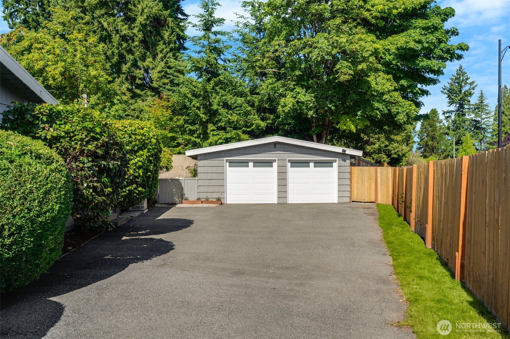 Garage/Parking