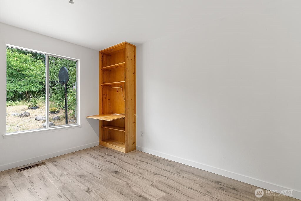 Bonus room/office