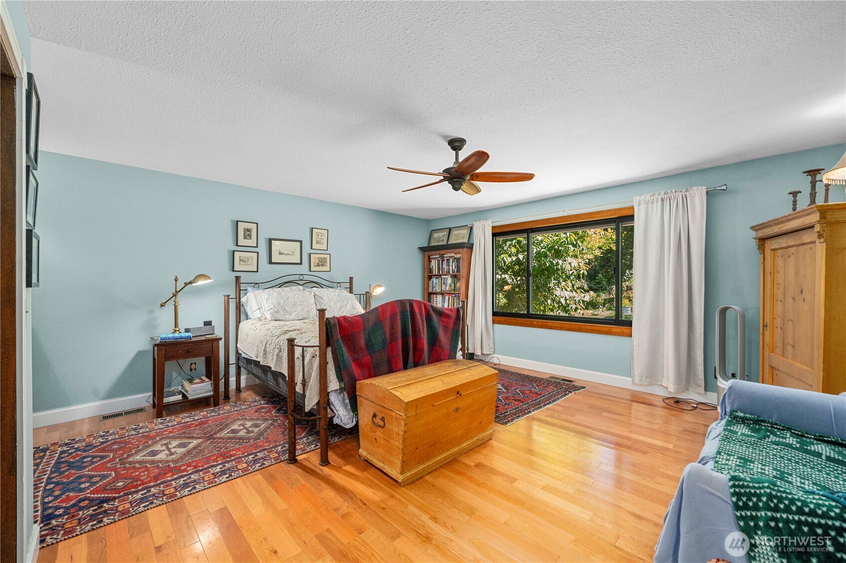 The wet bar in the office/dining room.