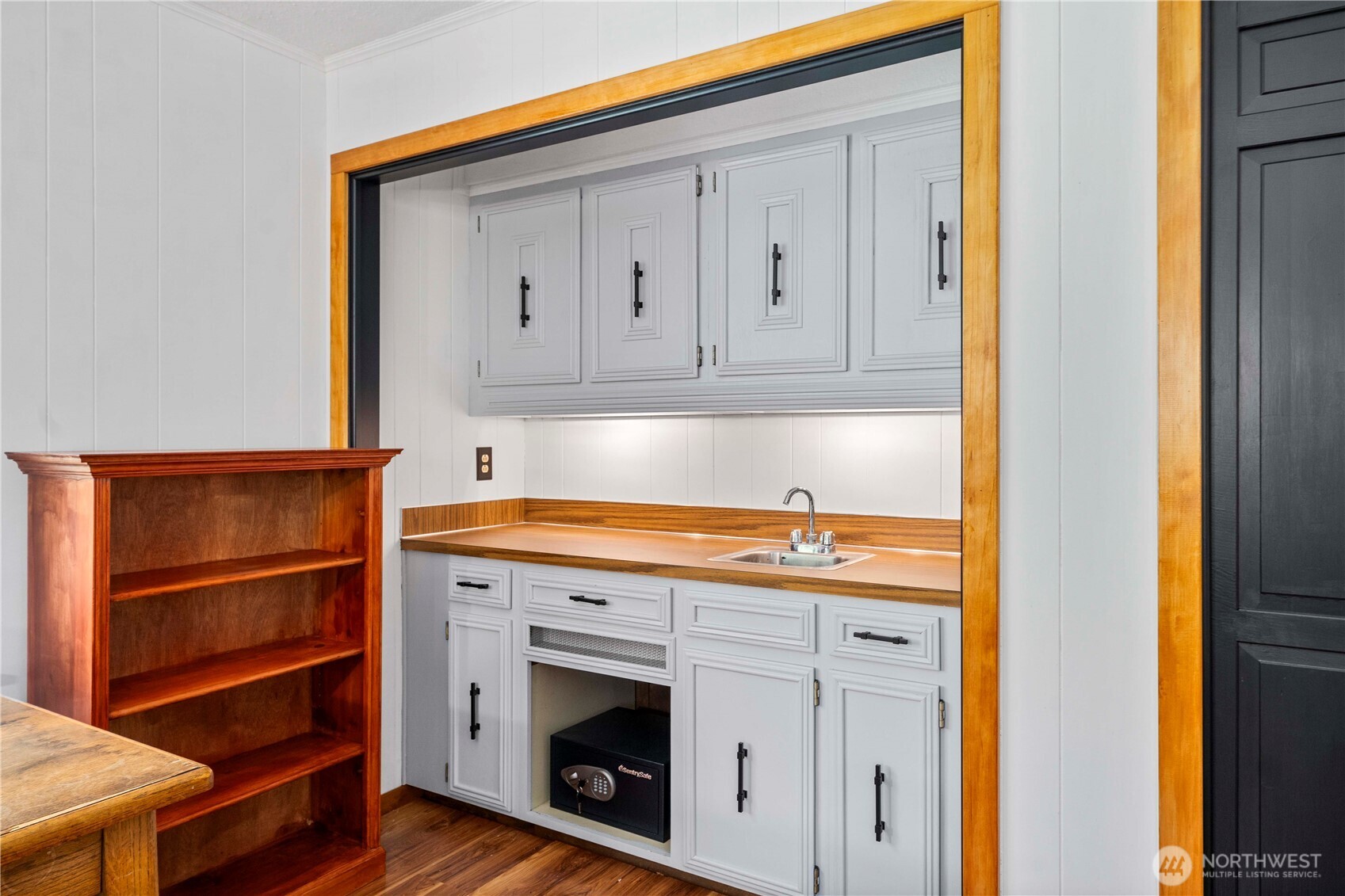 This comfortable sitting area in front of the fireplace is where you will enjoy quiet evenings with friends and family.