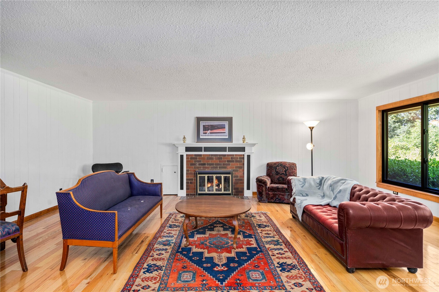 The informal dining area in the Great Room is spacious enough for a Thanksgiving gathering, or the overflow table for the under 12s!