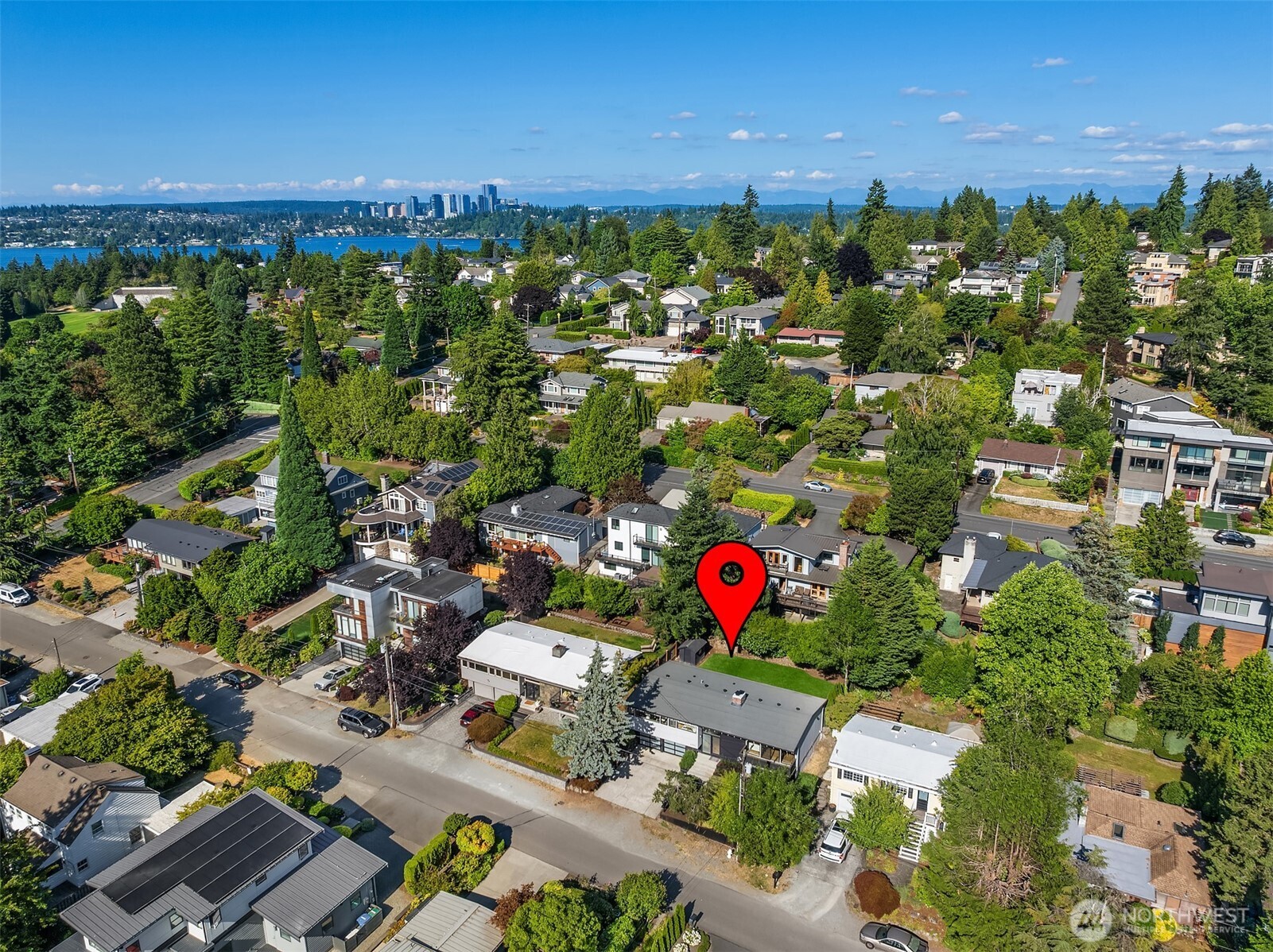 Located in Mercer Island’s sought-after North End, this home offers easy access to both Seattle and the Eastside, plus walkability to downtown shops, dining, and amenities.