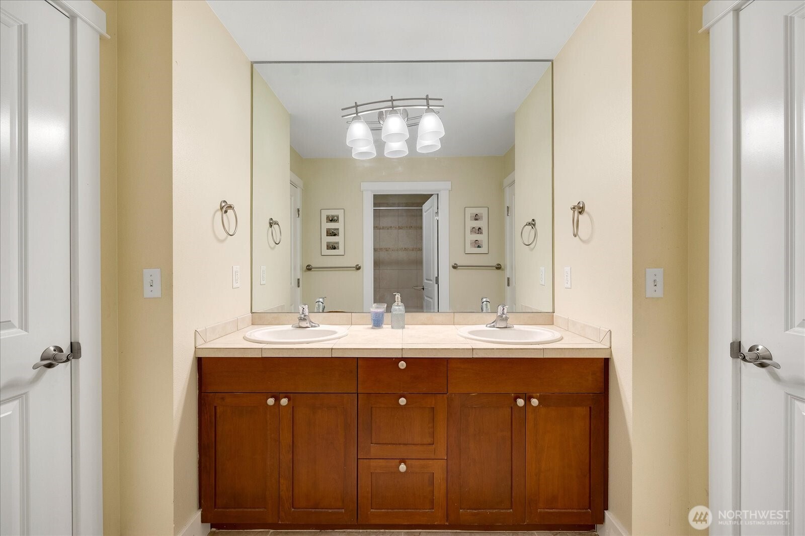 The Full bathroom is situated equally between the upstairs bedrooms