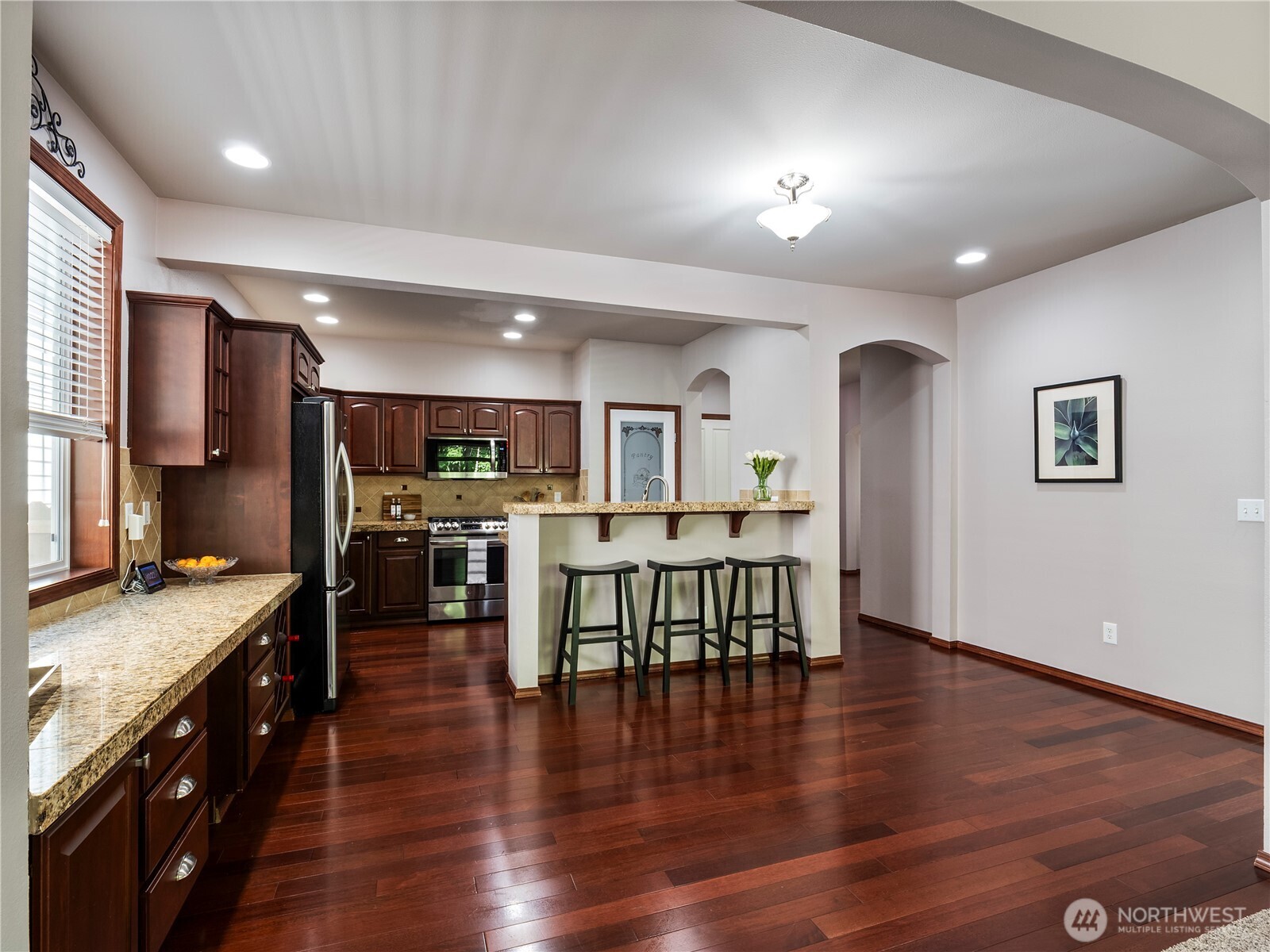 Eating nook and built-in butler/bar area...could also be used as a desk.
