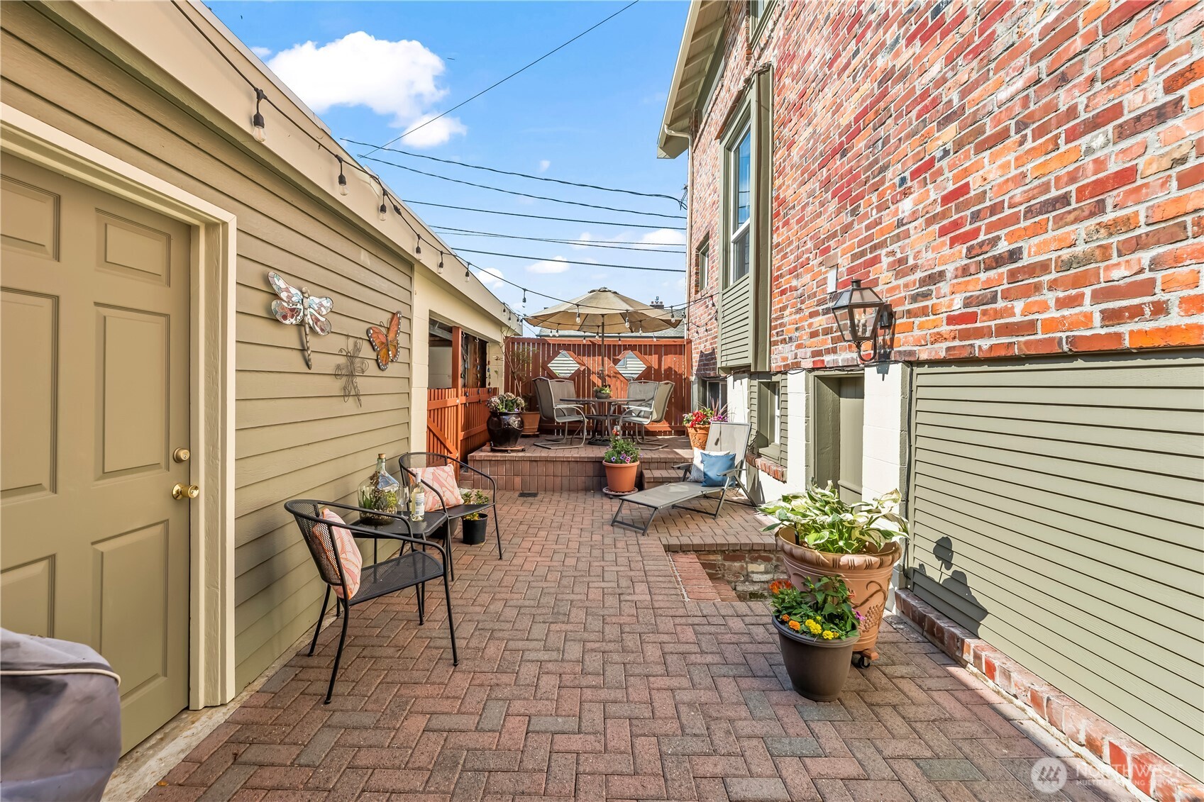 Off to the left side of the home you will find a hand-dug courtyard, perfect for coffee and reading in the morning, or happy hour and entertaining.
