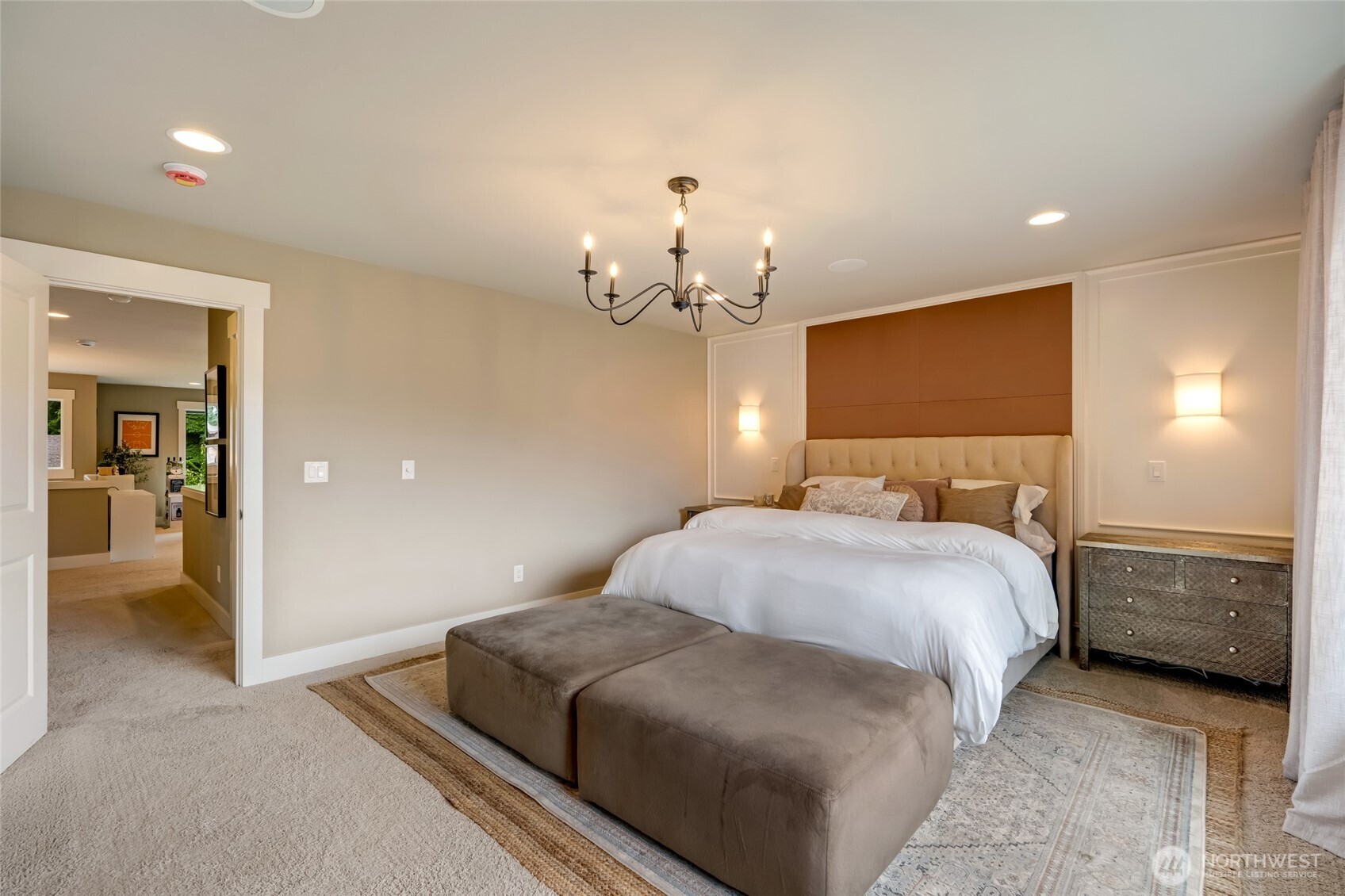 Custom Made Cloth Headboard included in the Sale.