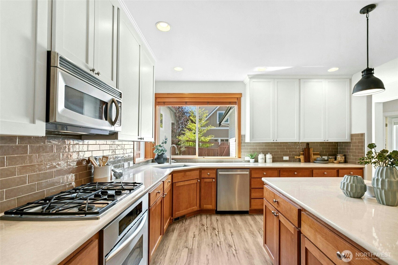Stainless appliances, gas range and no shortage of countertops make this a true chefs kitchen!
