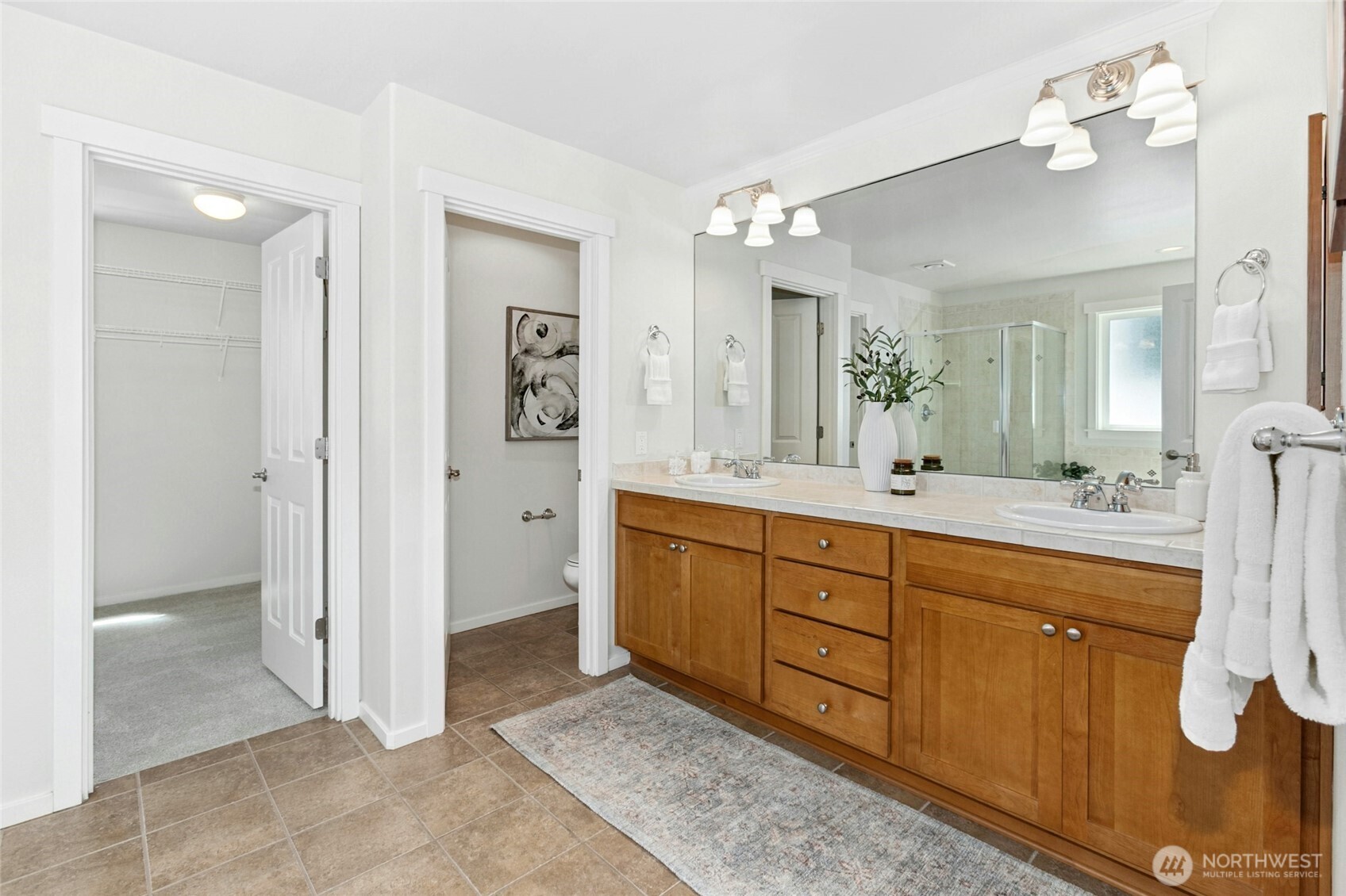 Tasteful, spacious and practical. Double sinks, separate toilet room, and a walk in closet...