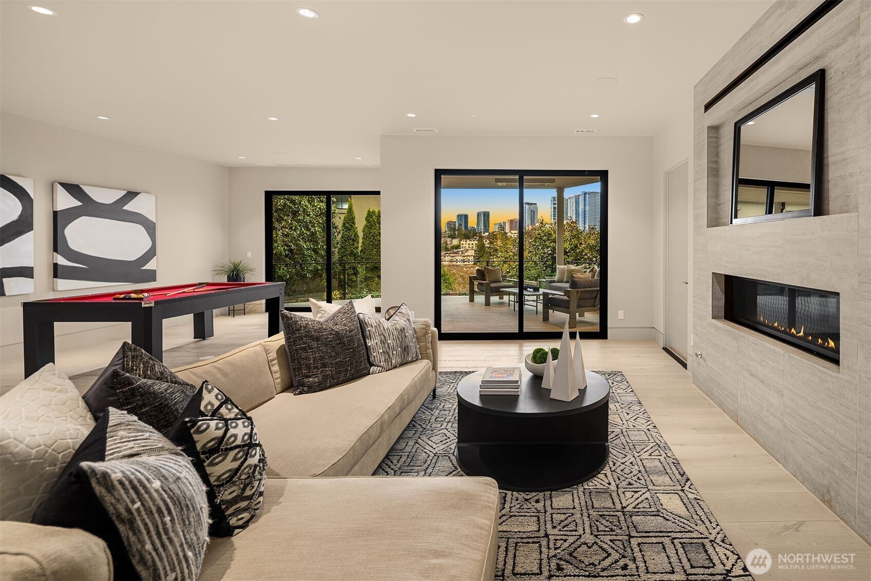 Entertaining Lounge