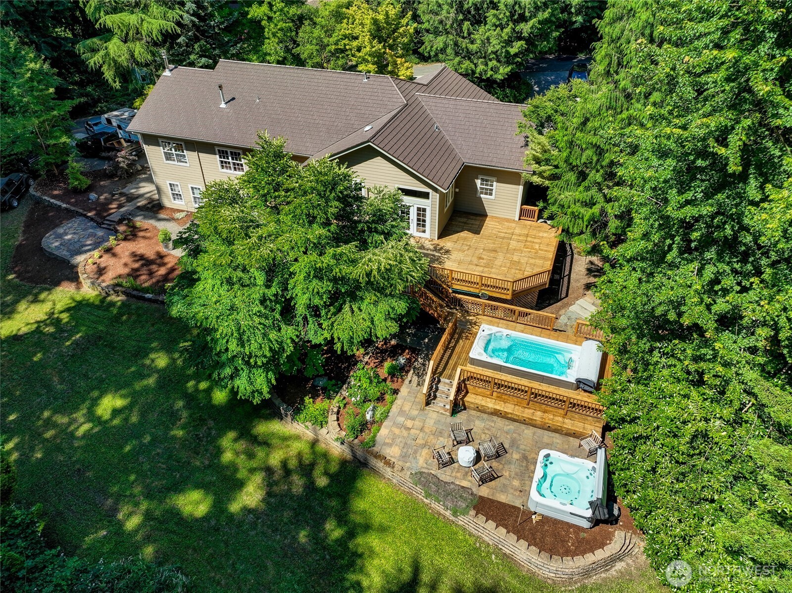 A birds eye view of your oasis! You don't even have to get your feet dirty to get to the pool or back to the house! Room to throw a ball and let the pets run.