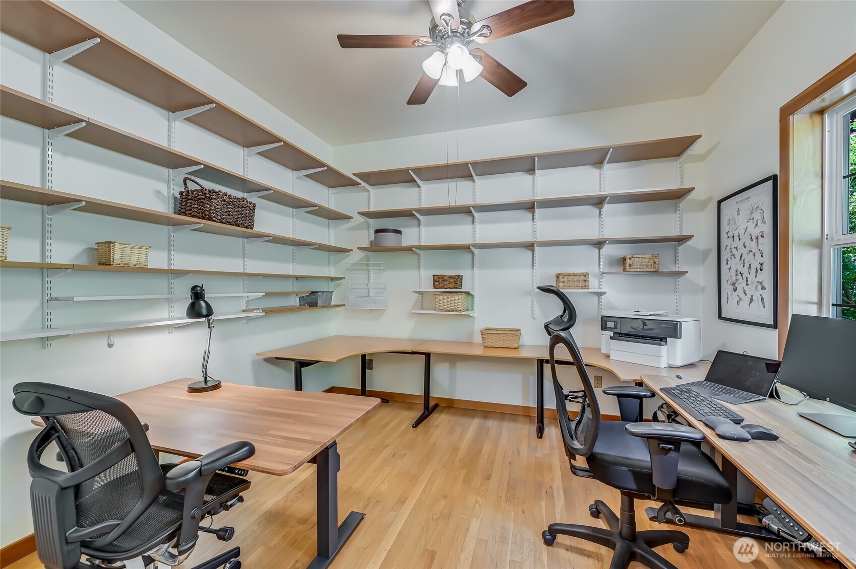 An office for two? Shelves to store volumes of classic books, to be organized, to work from home...?