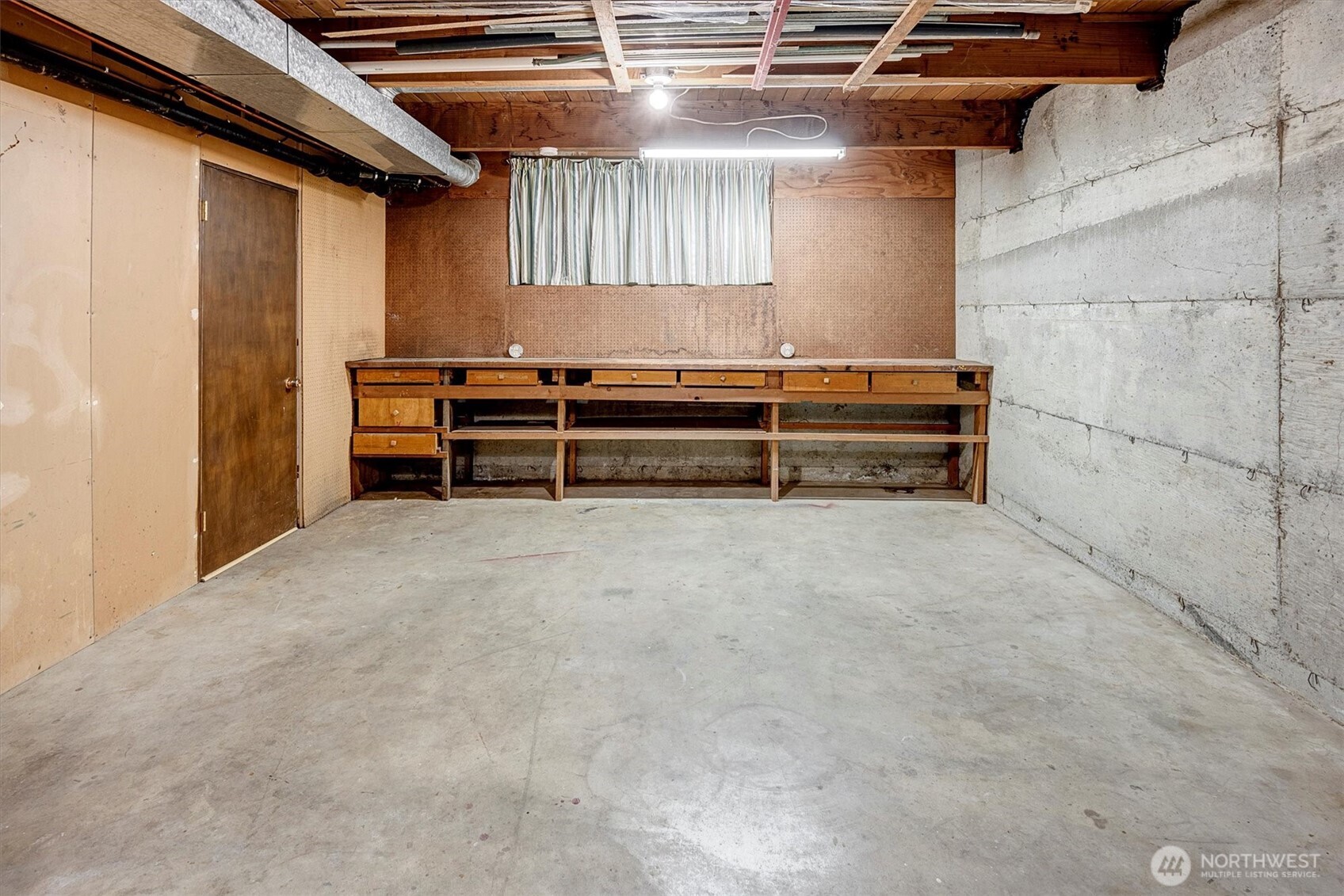 430 sq ft (Buyer to Verify) shop.
