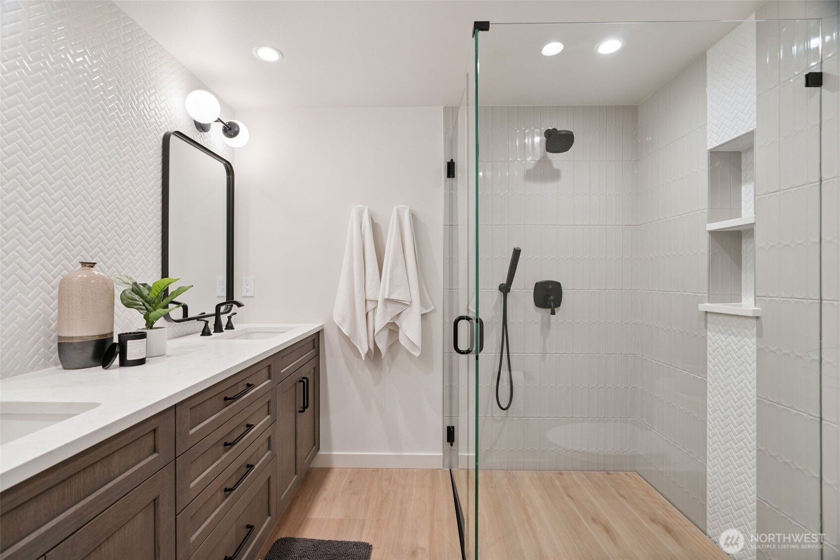 Lower level bath.