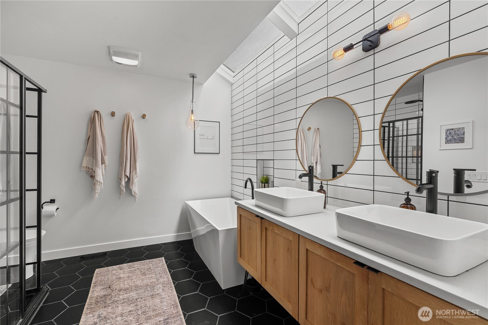 5 piece en-suite with large walk-in shower and soaking tub.