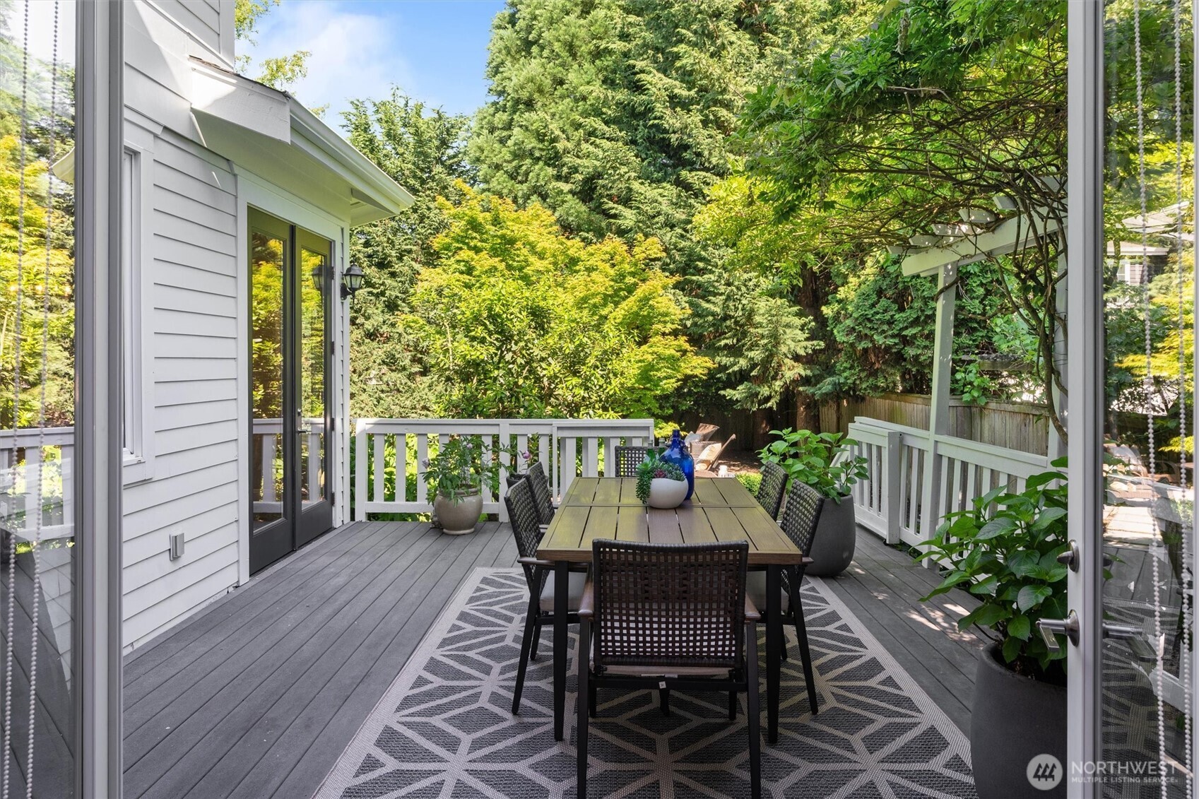 Seamless indoor-outdoor flow with a dedicated outdoor dining area just off the kitchen and living room—ideal for entertaining and al fresco meals.