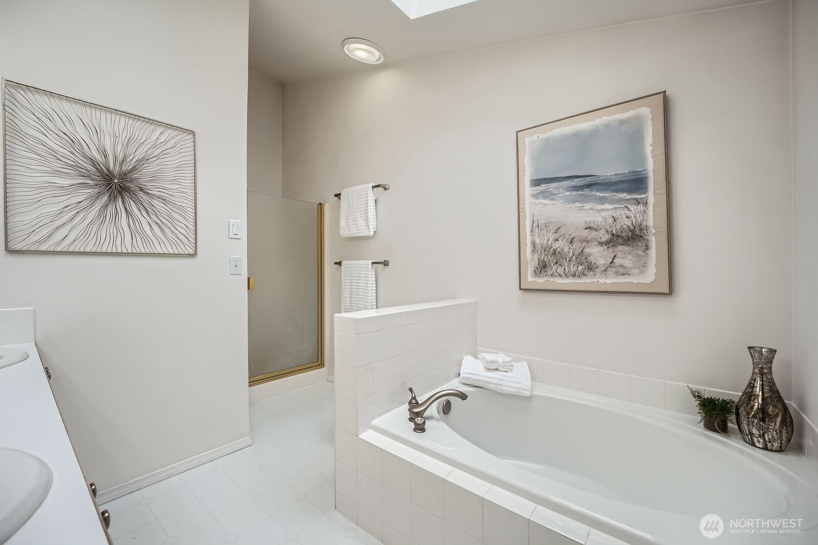 Huge soaking soaking tub, plus walk in shower