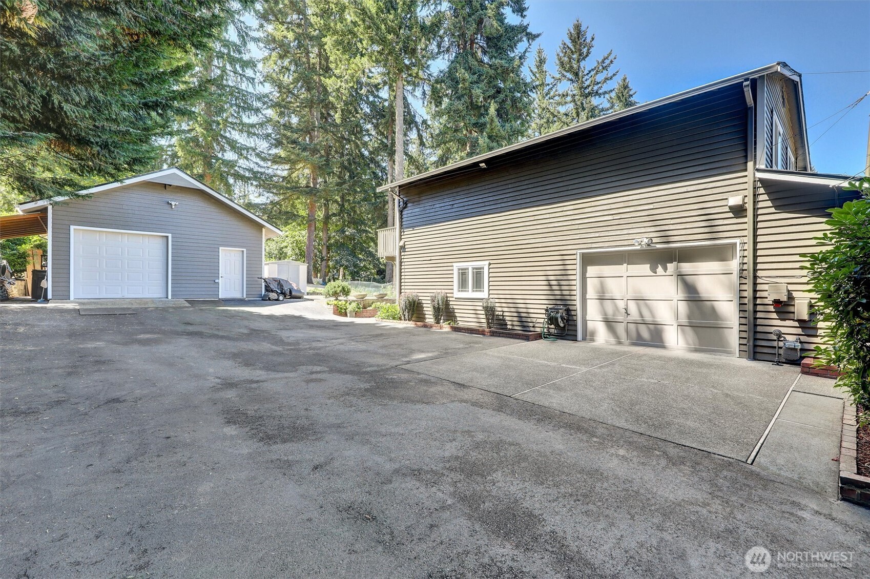 Detached garage