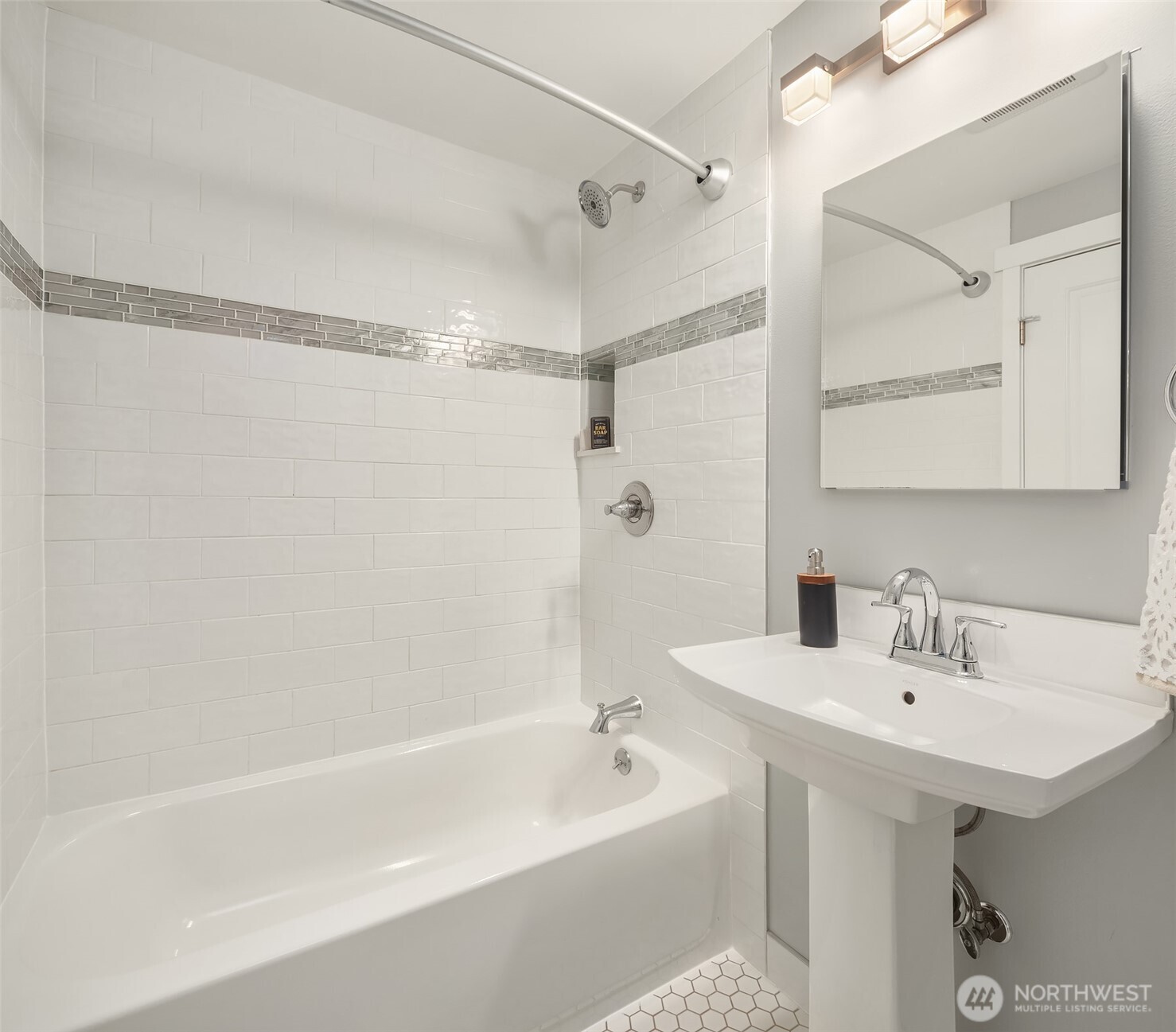 Full hallway bath