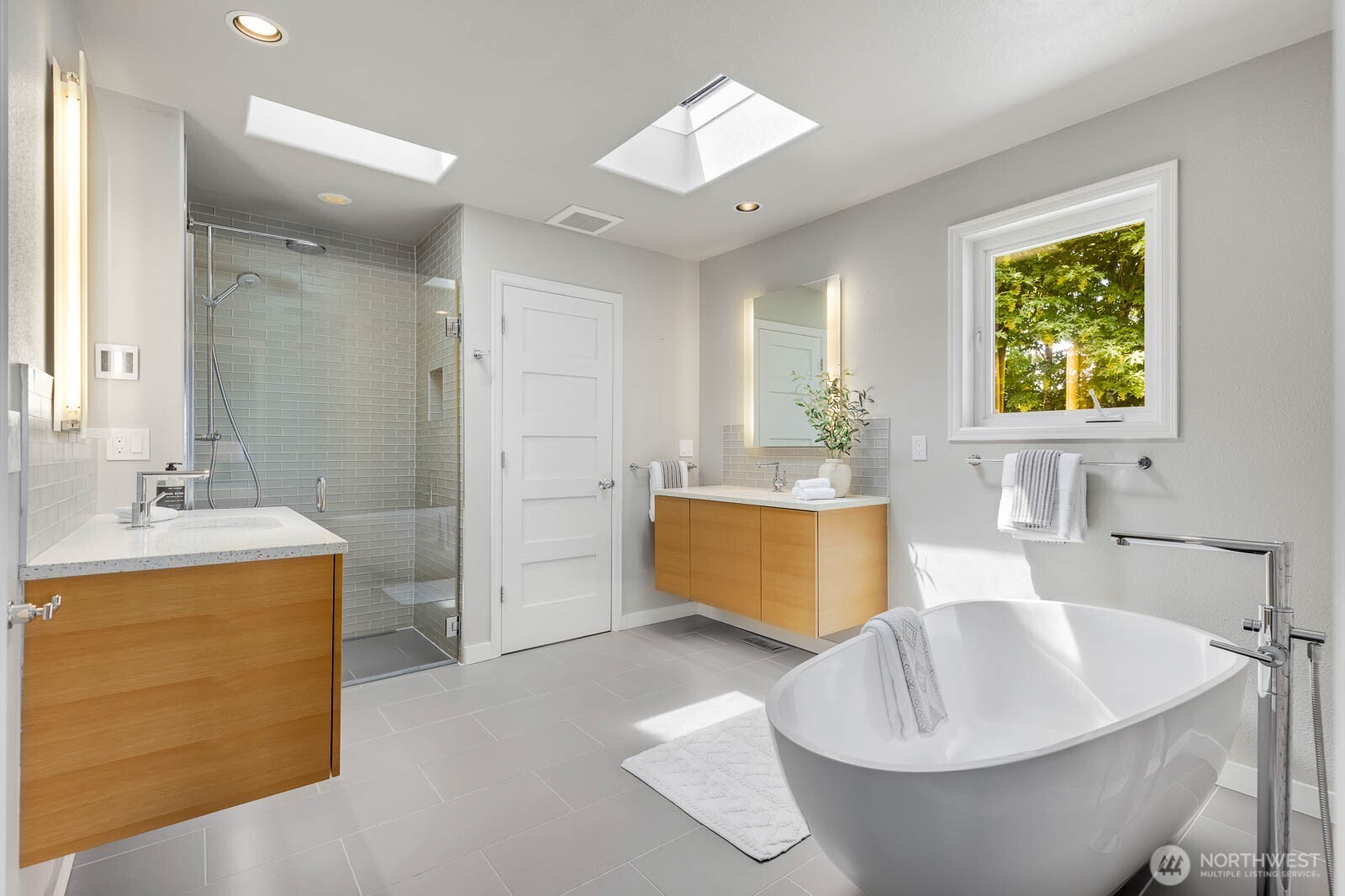 Primary bath.
