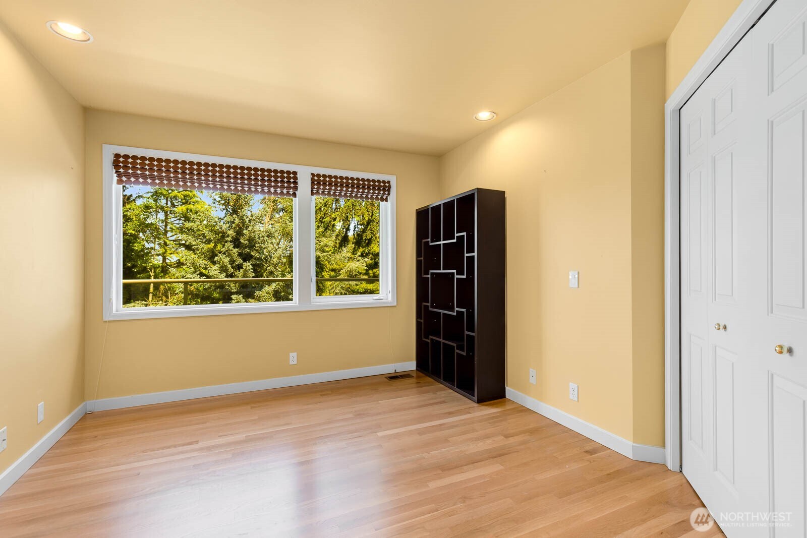 2nd bedroom.