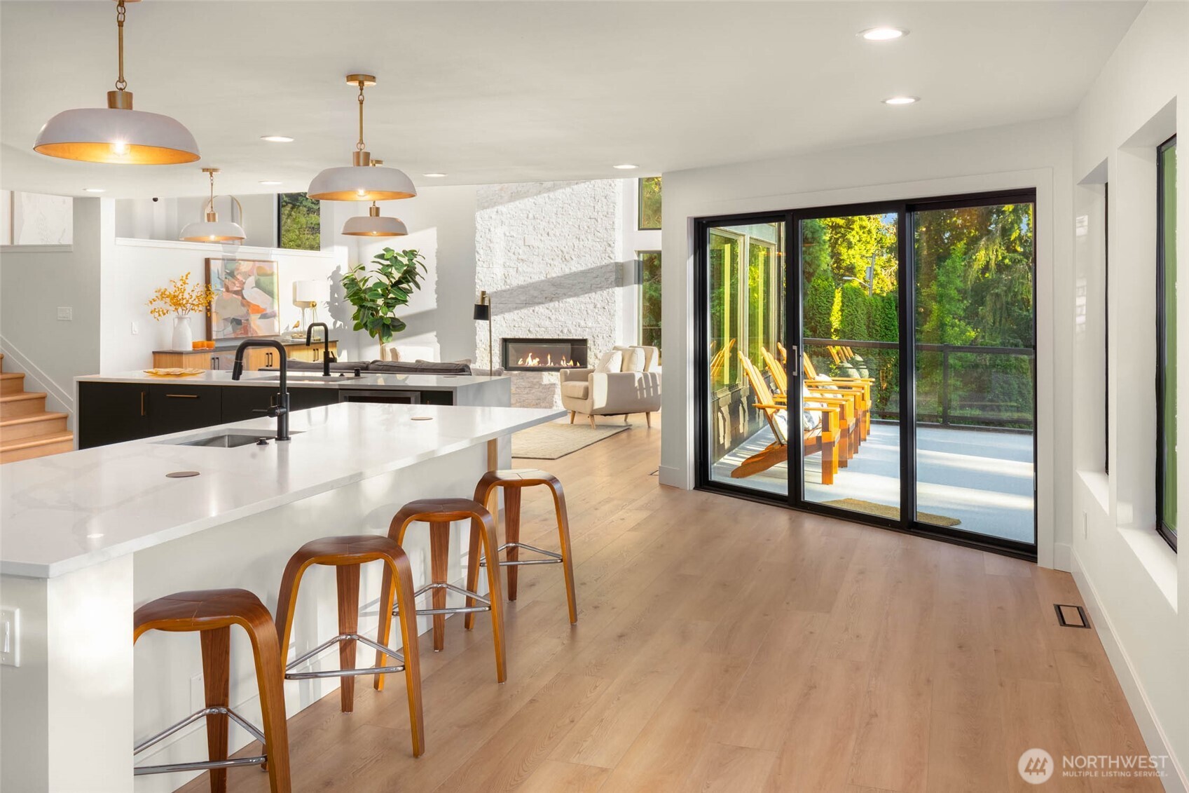 No matter where you go throughout the home, you'll have room to move about with ease. Even the connective spaces offer opportunities to create a venue for your interests. multiple venues for entertaining, and wonderfully satisfying views.