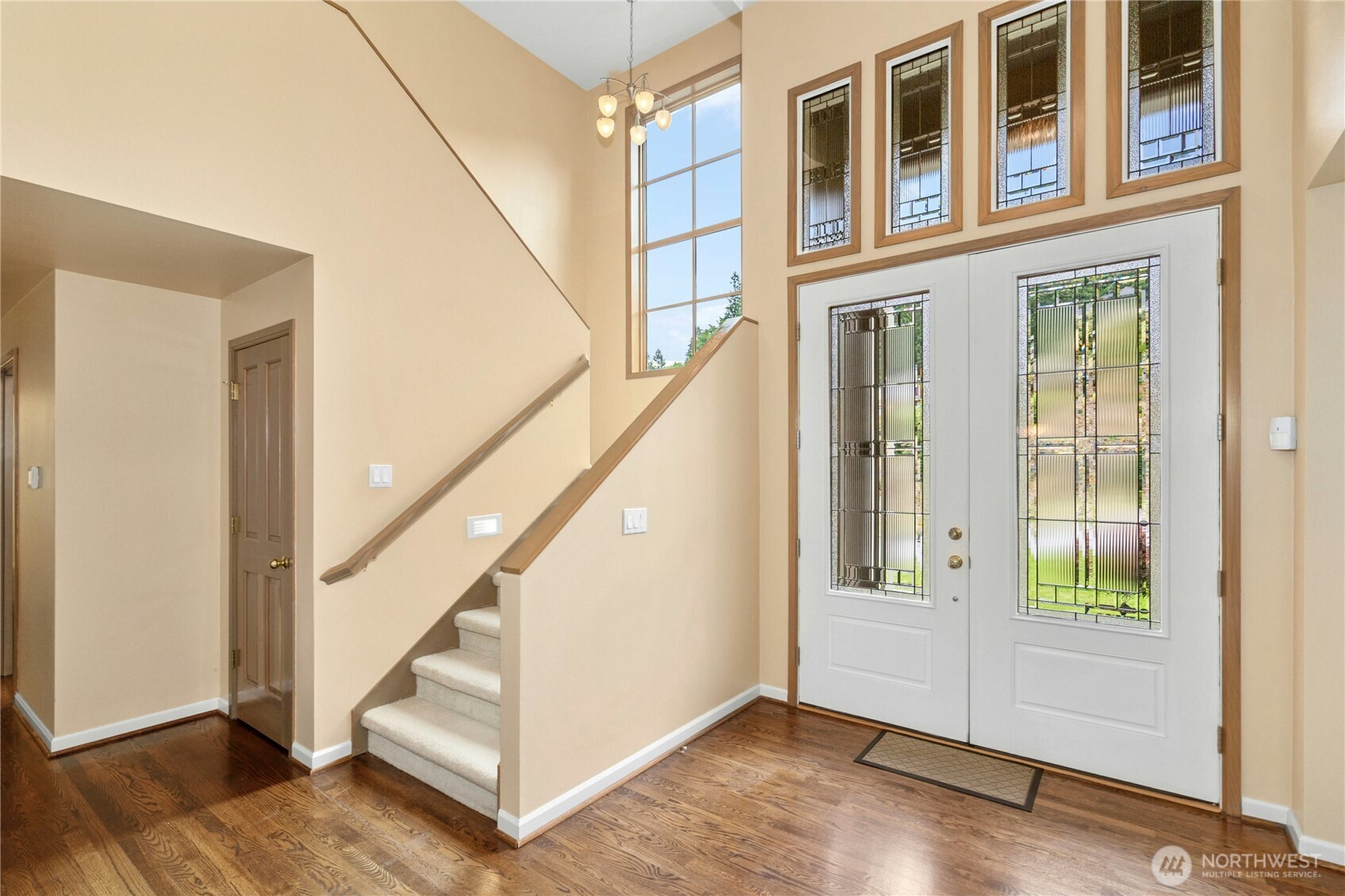 Beautiful entry with red oak floors.