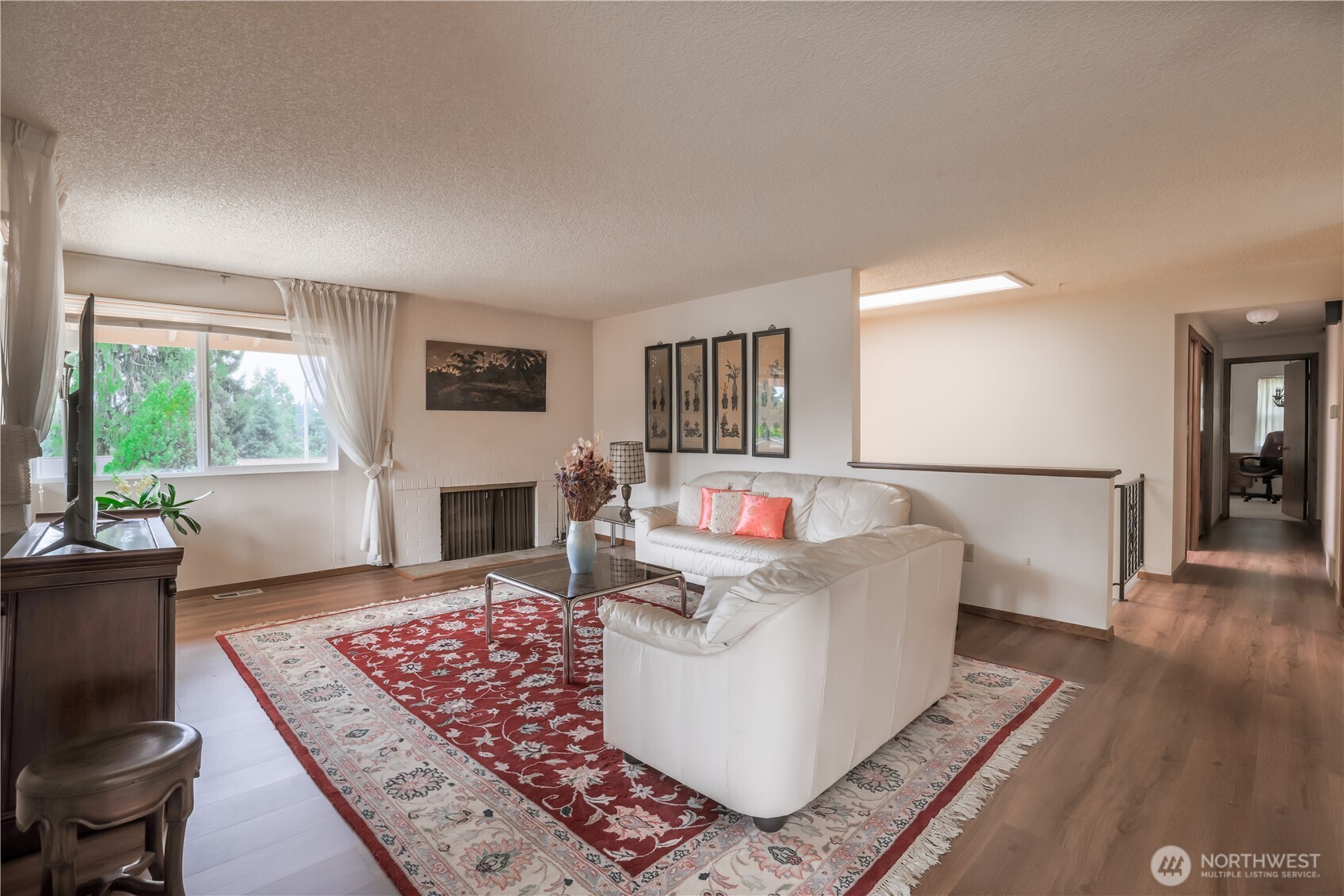 Living Room with fireplace