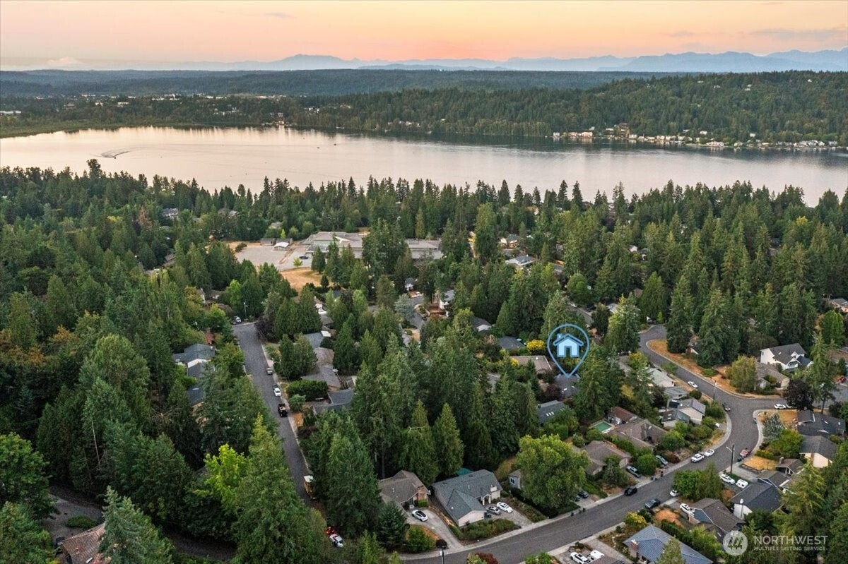 Only a few blocks to Audubon Elementary and Idylwood Park and Lake Sammamish