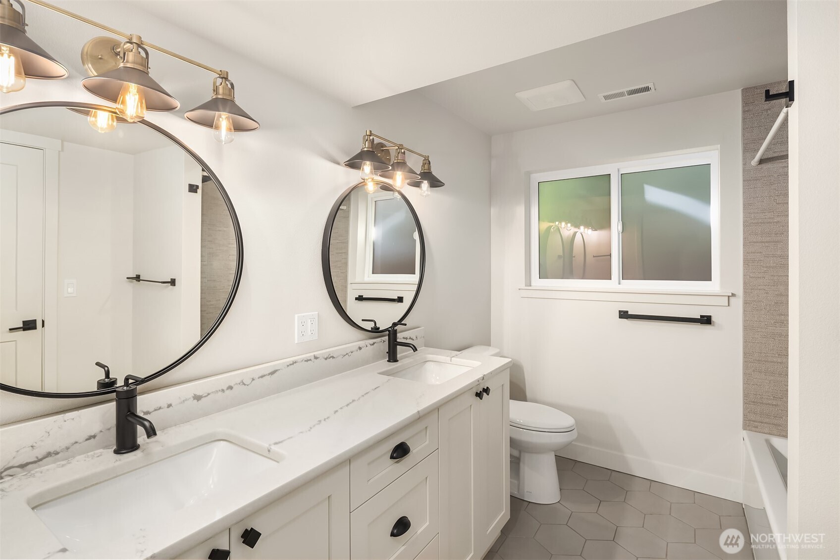 main/lower level bath