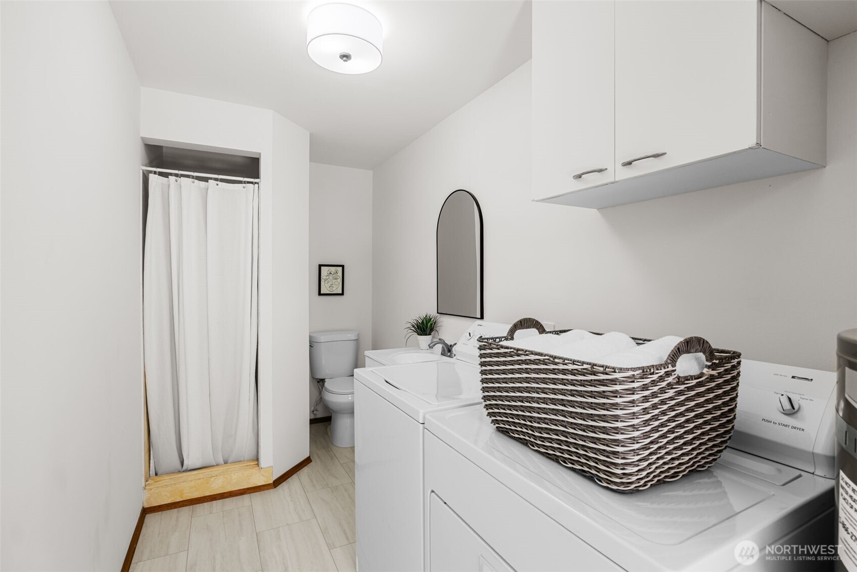 Main full bath with new sink, faucet, toilet & lighting