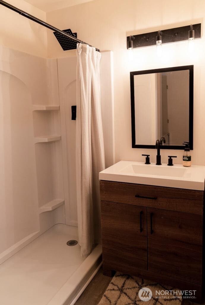 Dadu Downstairs Bathroom