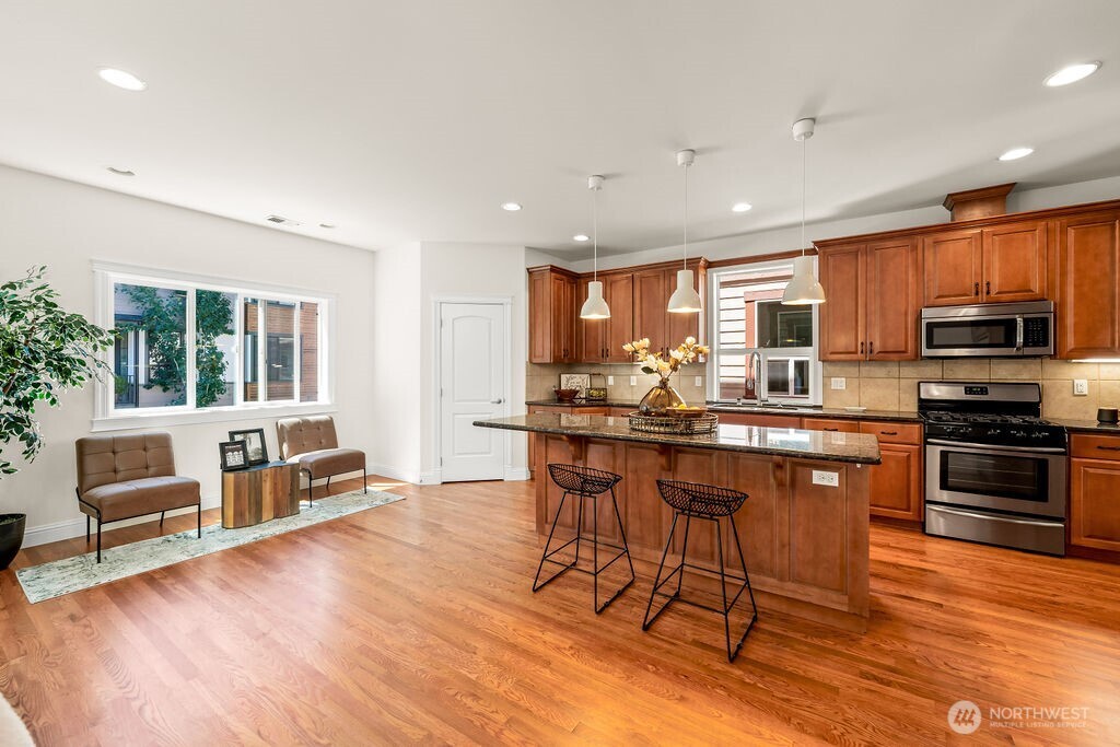 Breakfast nook instead of sitting area by the windows.