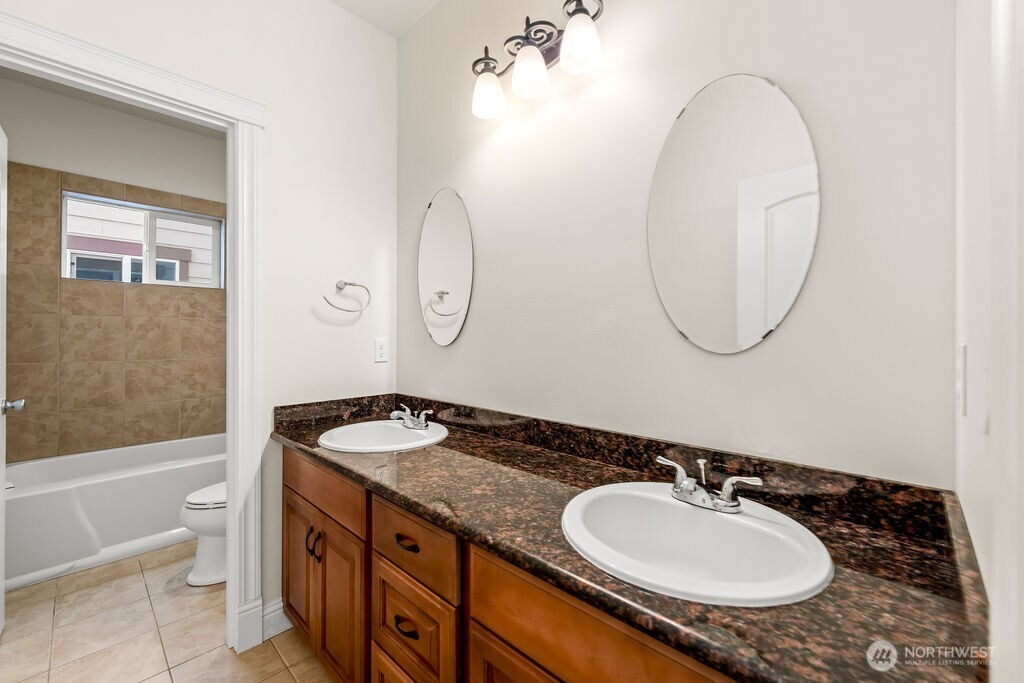 Lower level full bathroom.