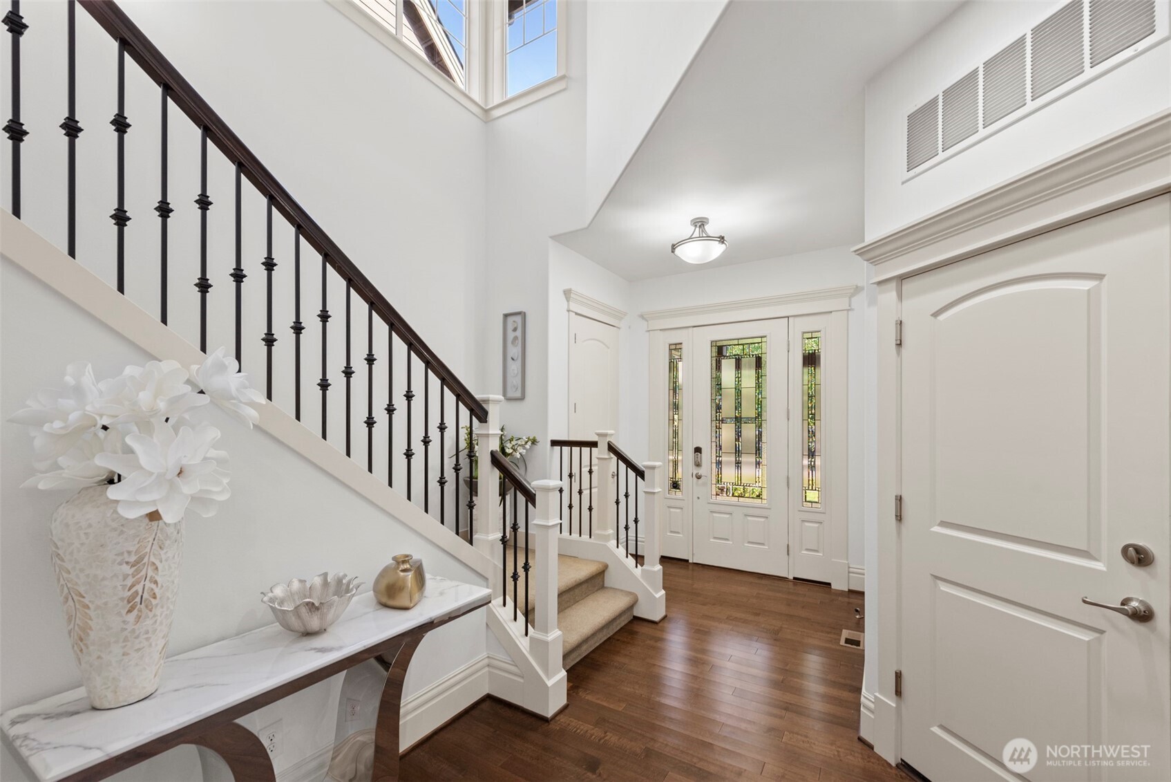 Main entrance with spacious space
