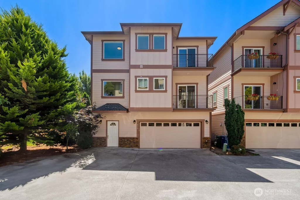 2012 quality-built home in 4 unit self-managed HOA in the heart of Issaquah - short walk to Gillman Village, Front Street, park and more.