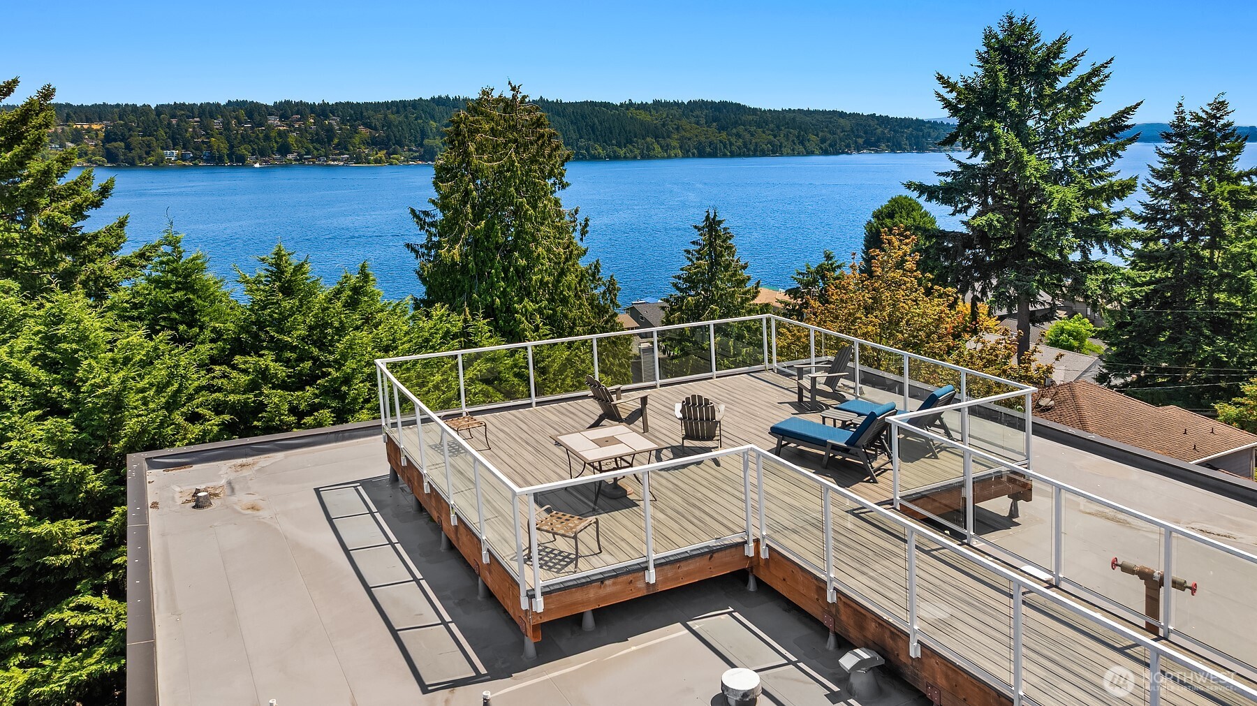 Rooftop deck at end of hallway (3rd floor)