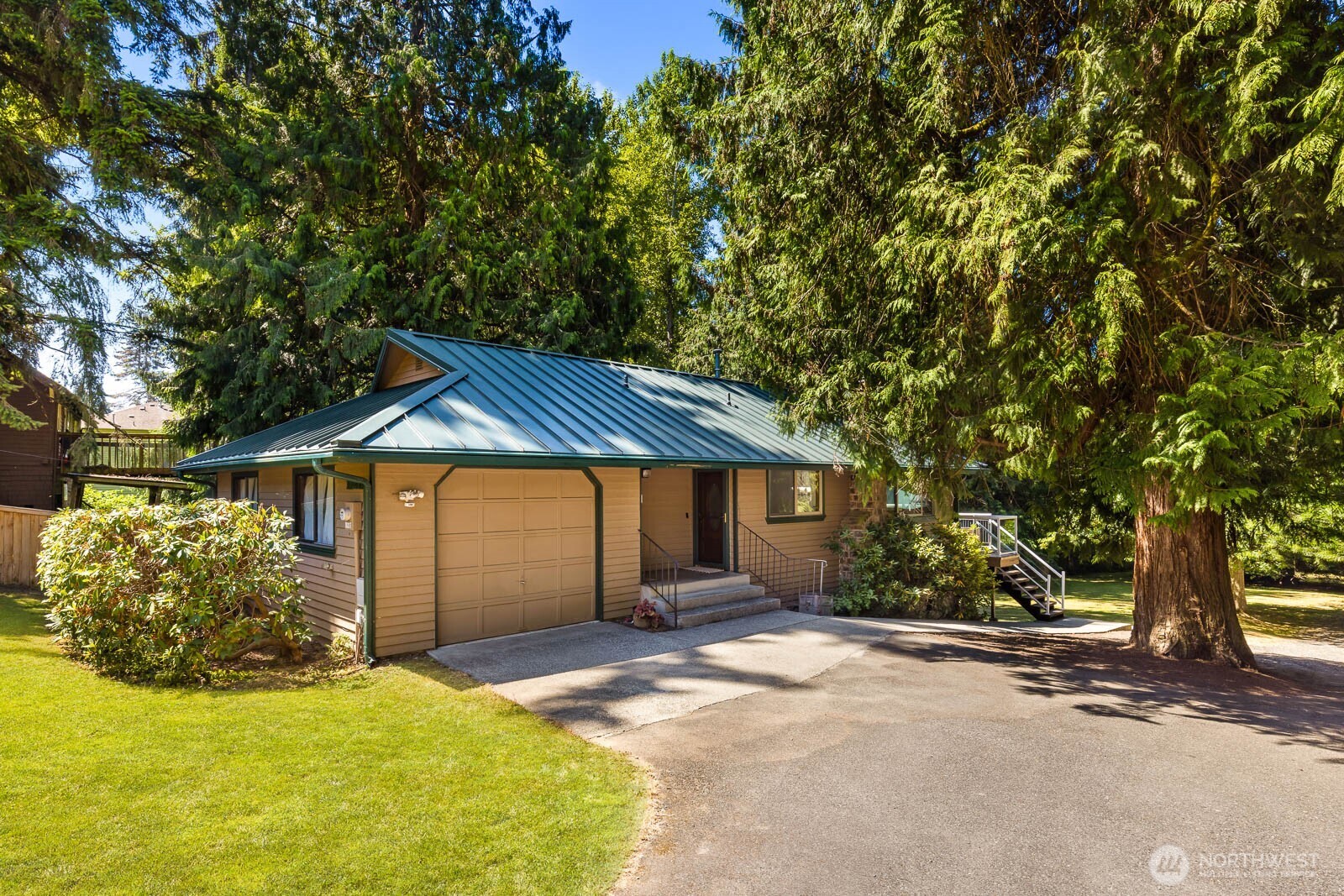 This home comes with a metal roof, easy to maintain
