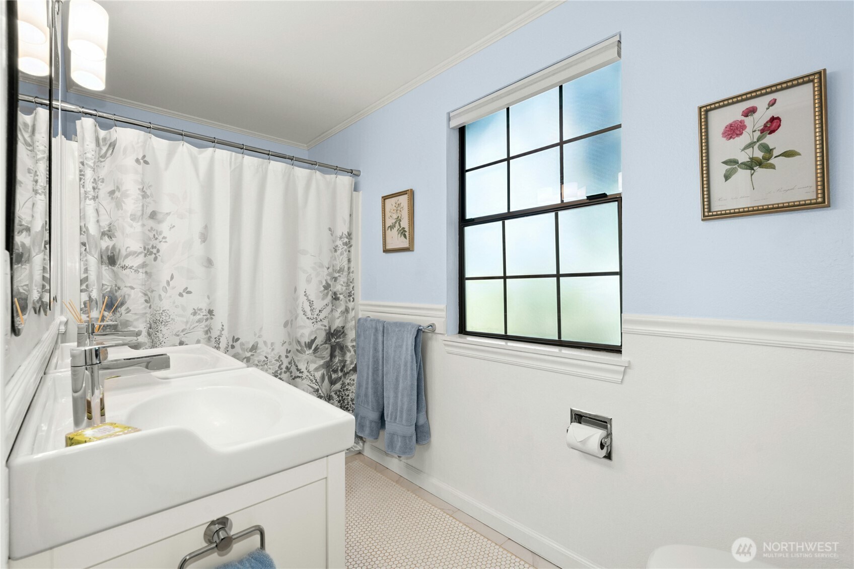 Upper level full bathroom