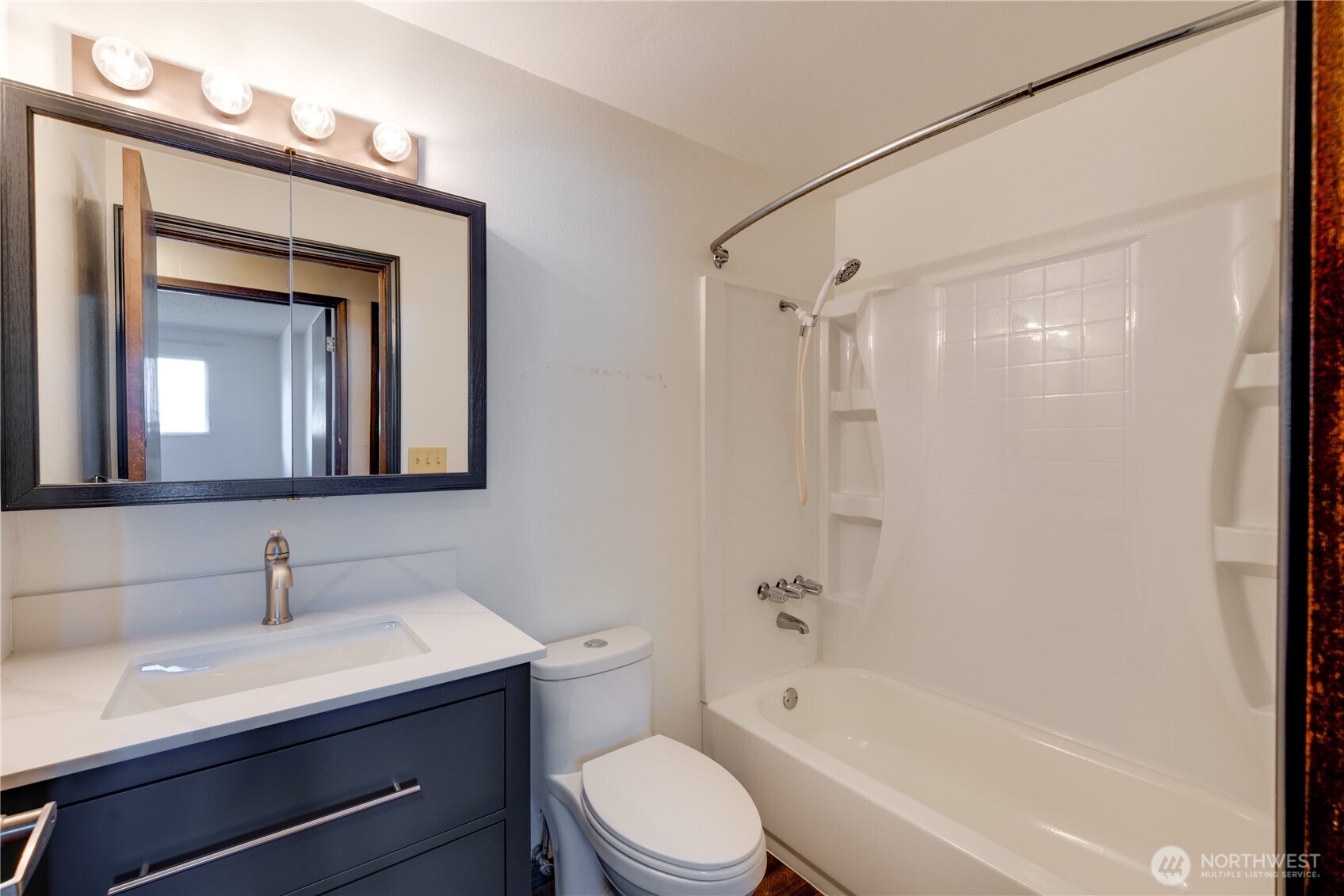 Nicely remodeled full bath