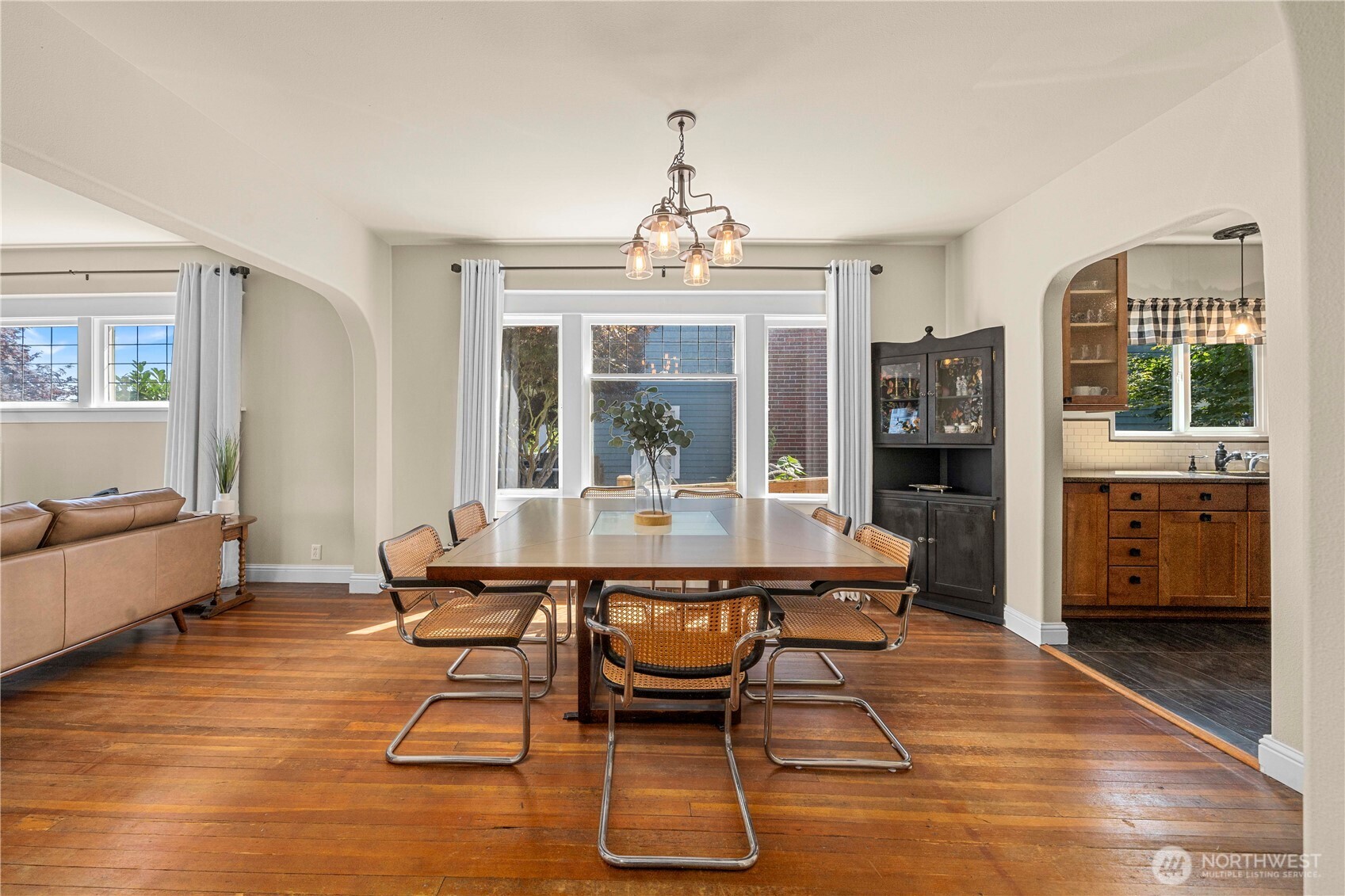 Large windows funnel in tons of natural light!