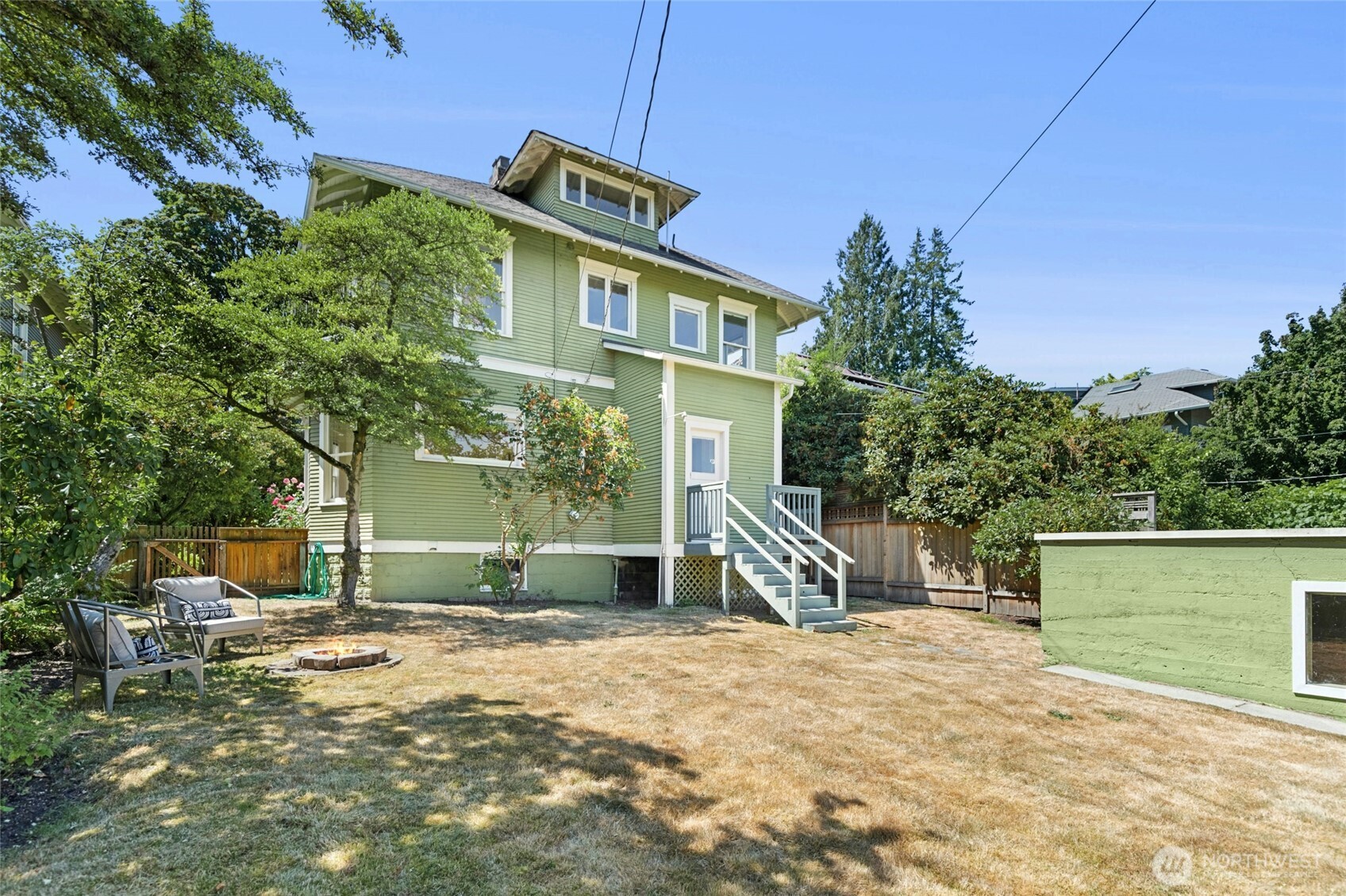 The backyard is easily accessible from the kitchen pantry - drive into your garage and it is a short walk up to the backstairs and straight into the kitchen.