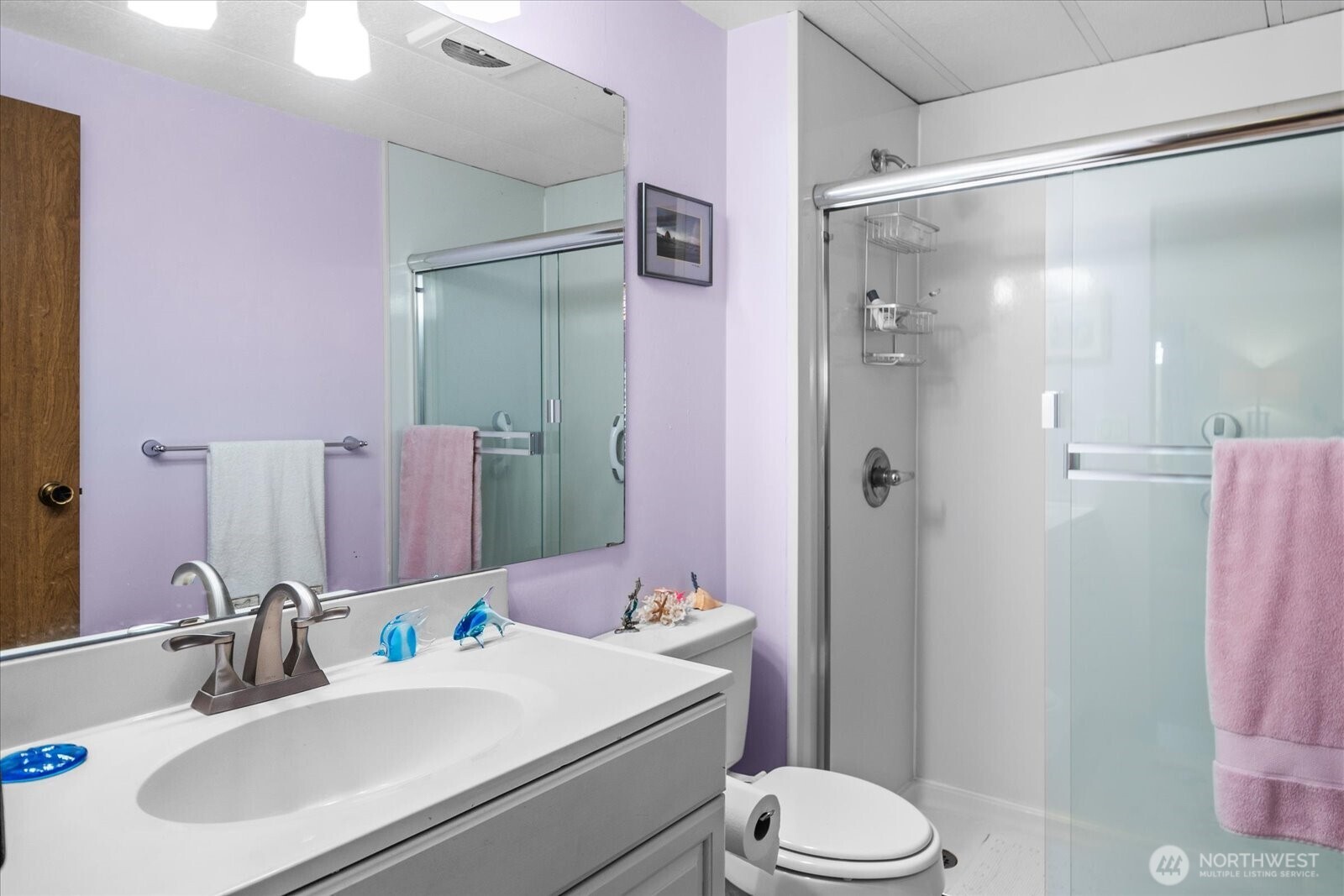 Primary en-suite bath with large soaking tub.