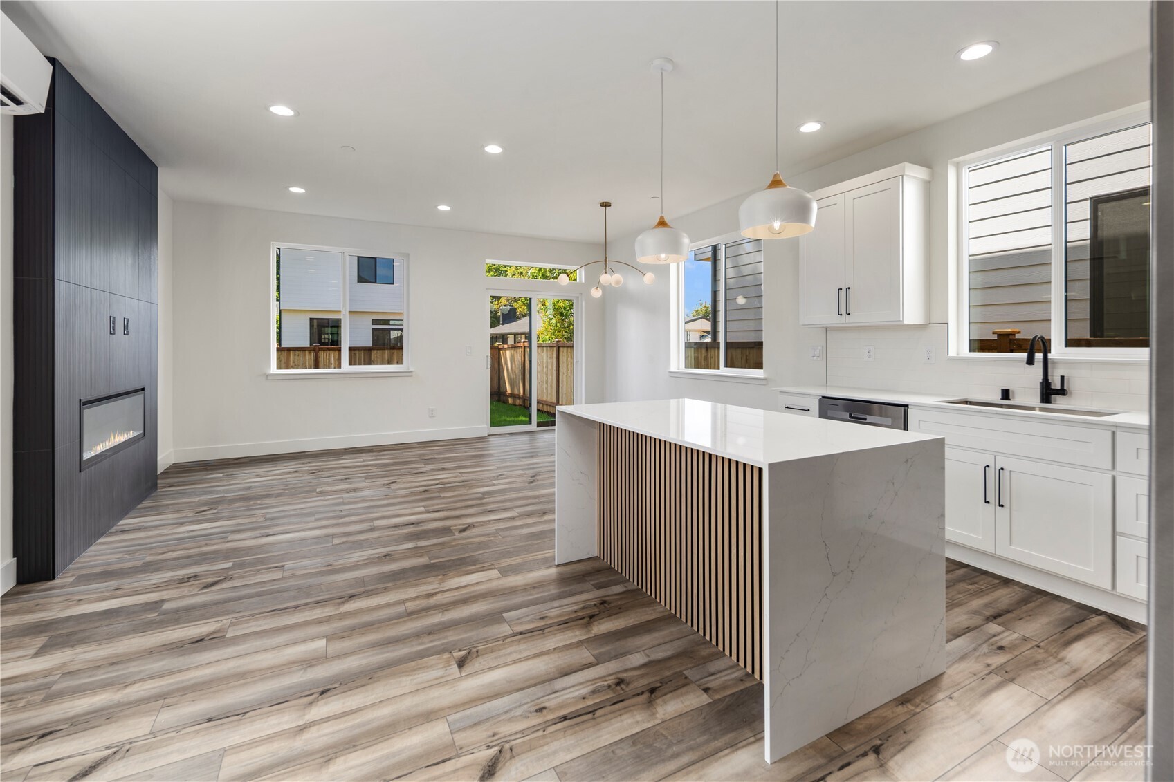 /NWM2417503/NWM2417503-3.jpg /NWM2417503/NWM2417503-3.jpg