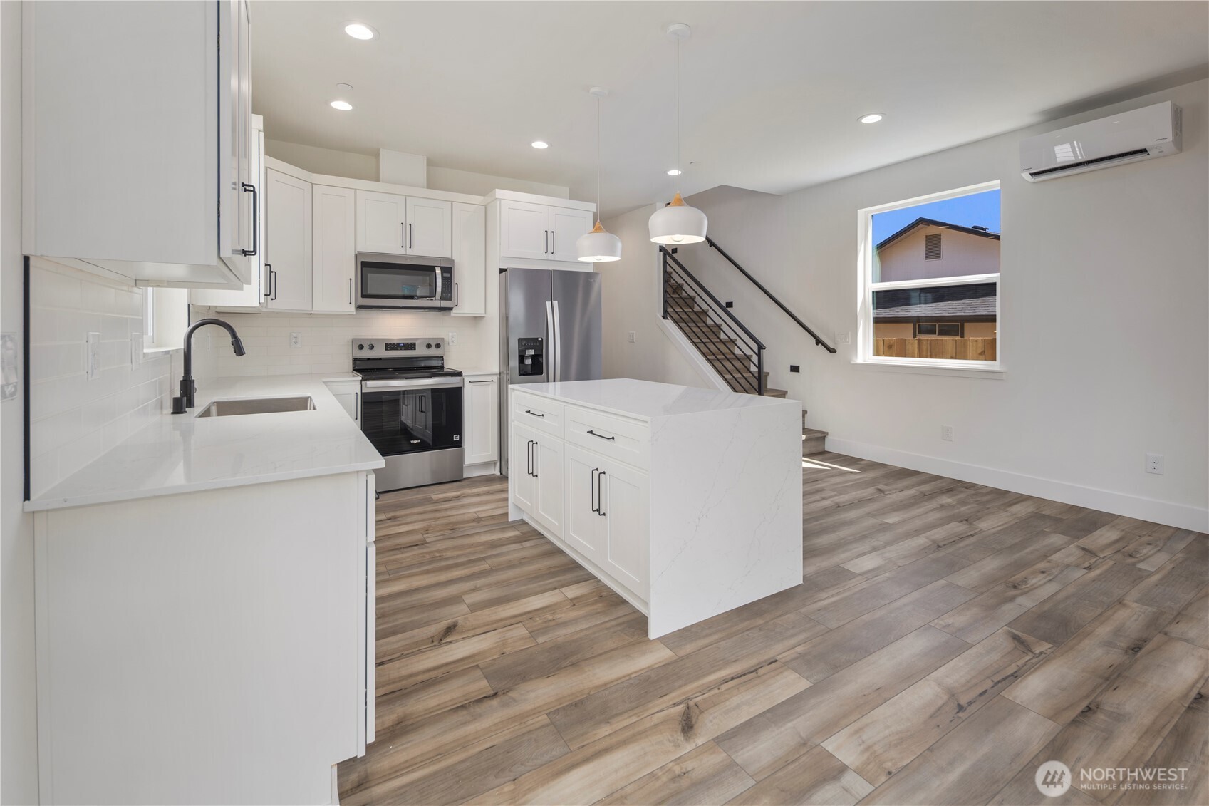 /NWM2417503/NWM2417503-6.jpg /NWM2417503/NWM2417503-6.jpg