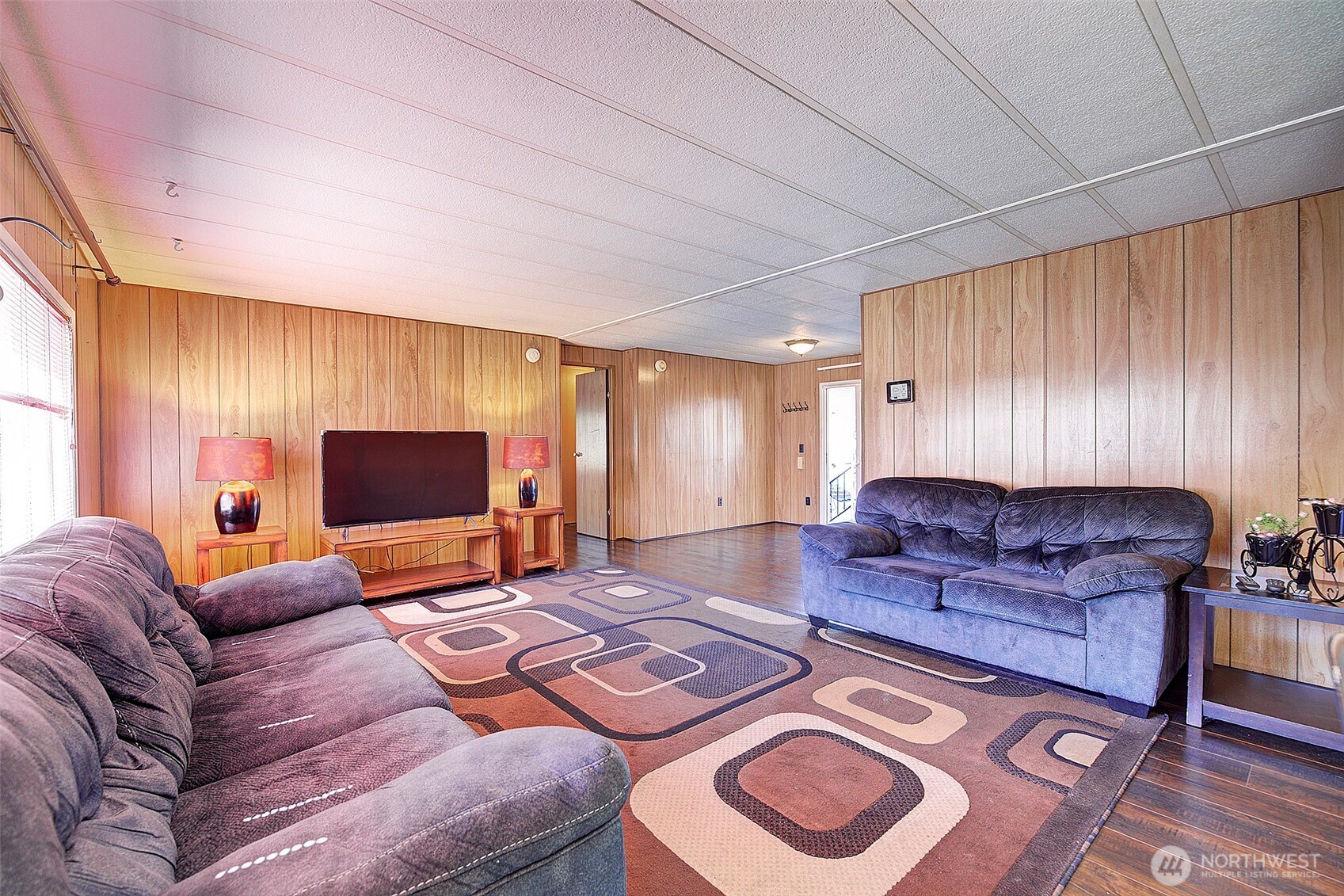 Spacious Living room