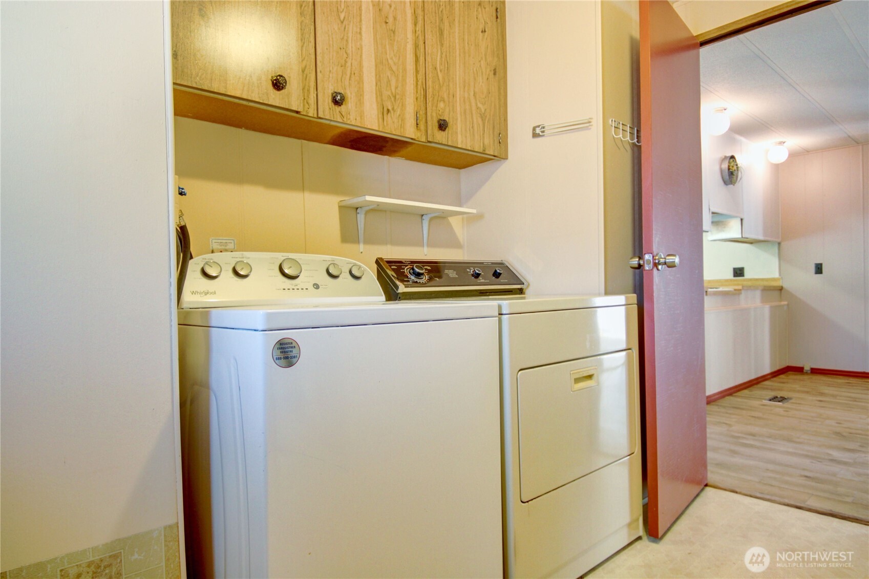 Washer and dryer conveys.