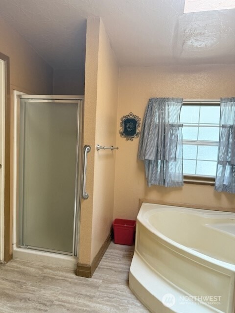 Shower and large tub in the primary.