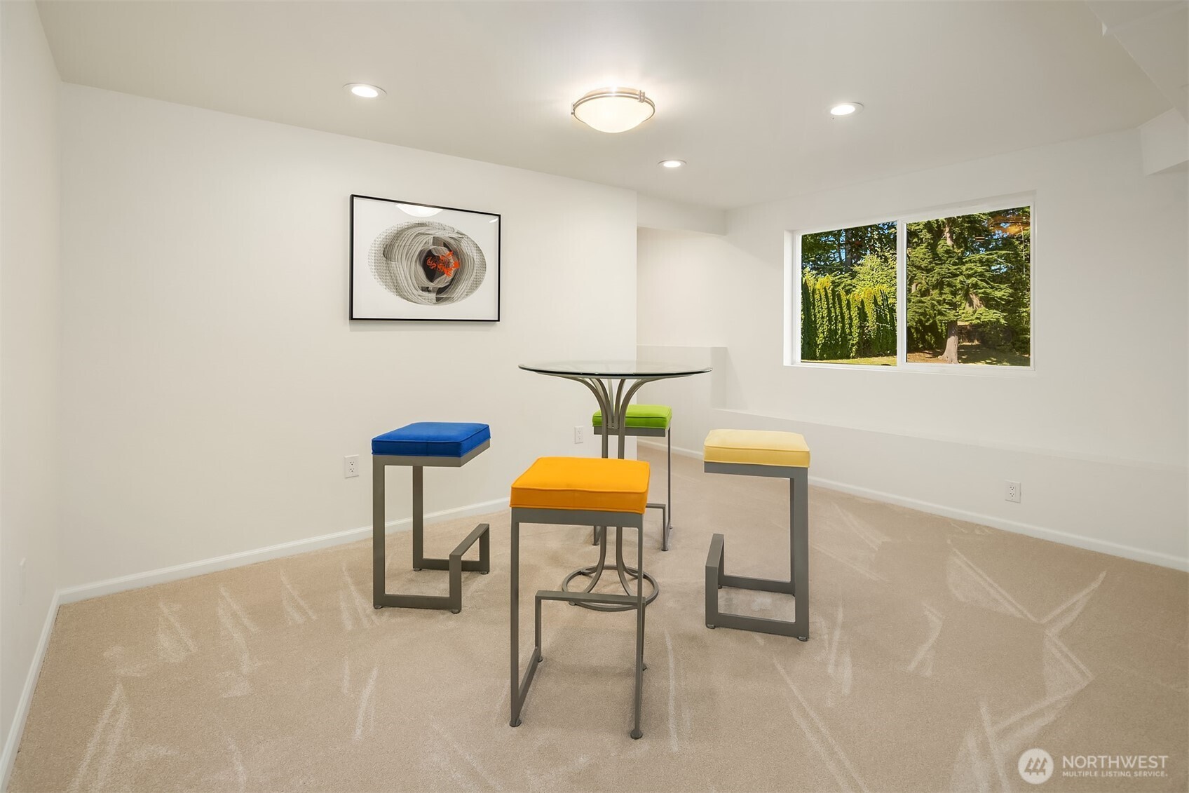 An additional room in the spacious basement - an ideal room for hobbies, games or a playroom.