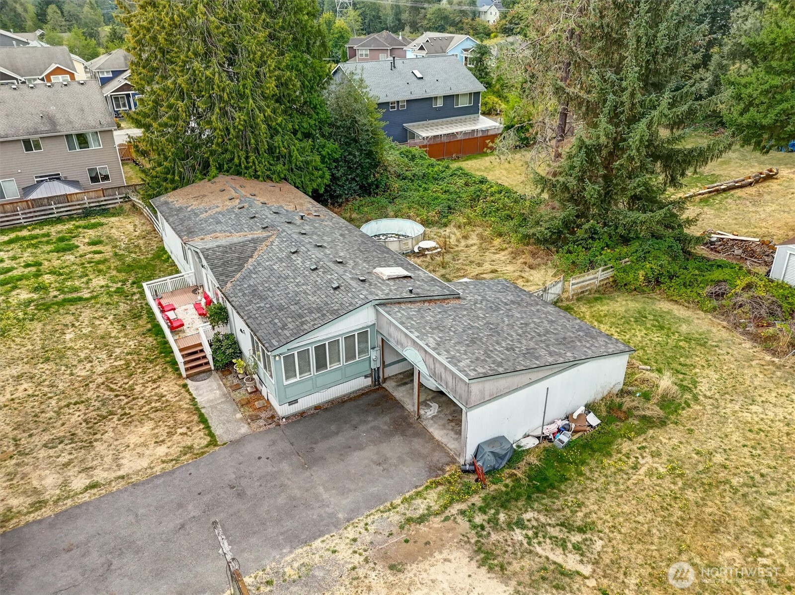 Manufactured home included on back parcel.