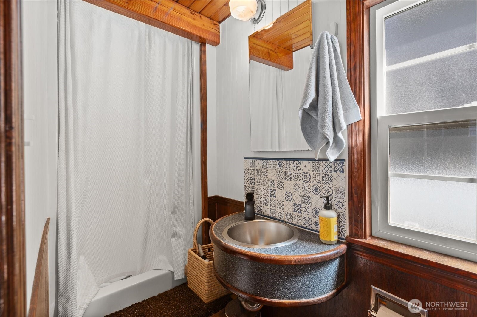 Large shower w/ natural light clerestory windows above
